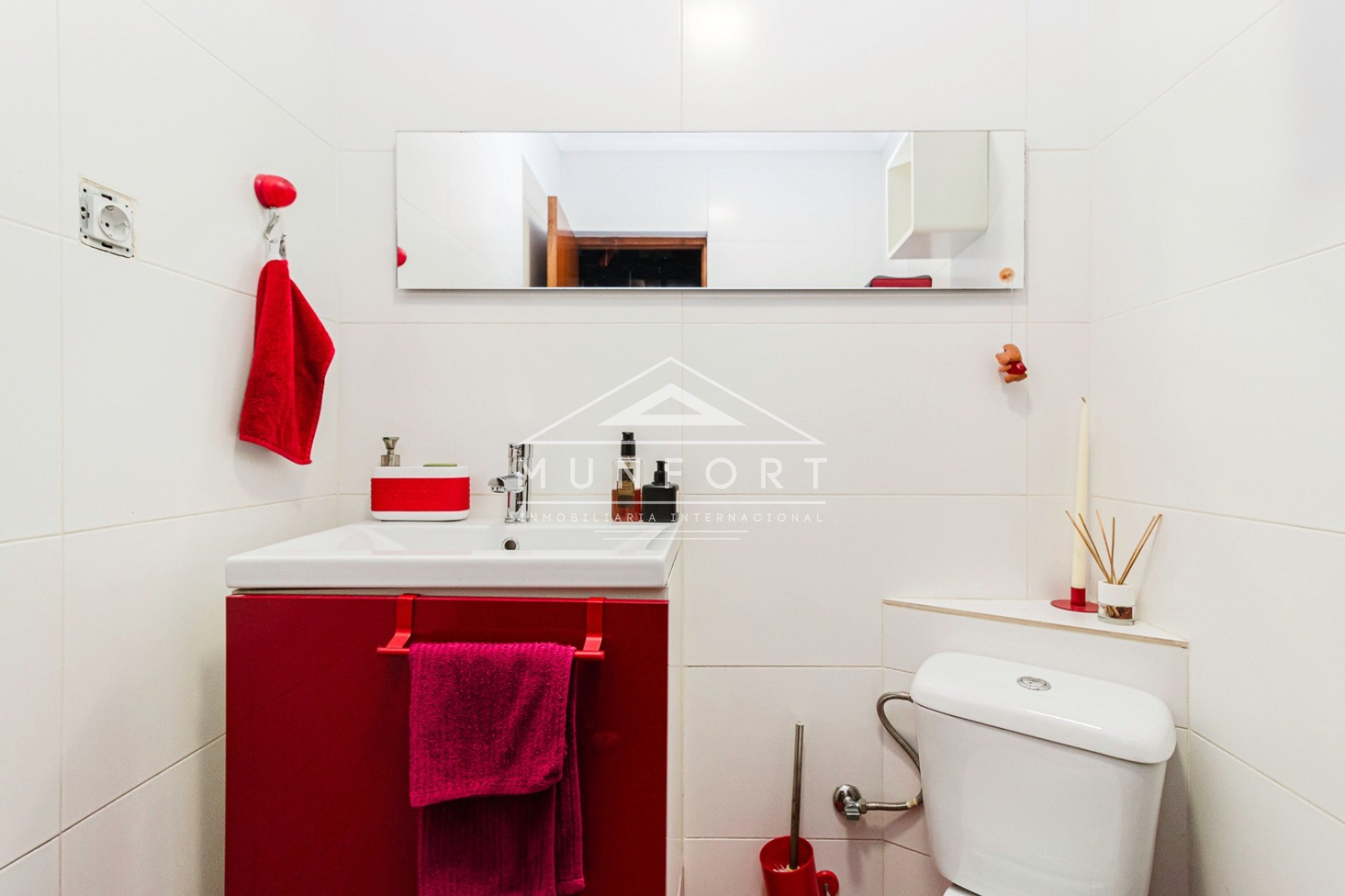 Resale - Commercial premises -
Torrevieja - Centro - Torrevieja