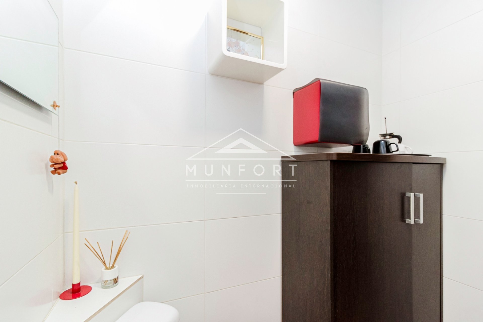 Resale - Commercial premises -
Torrevieja - Centro - Torrevieja