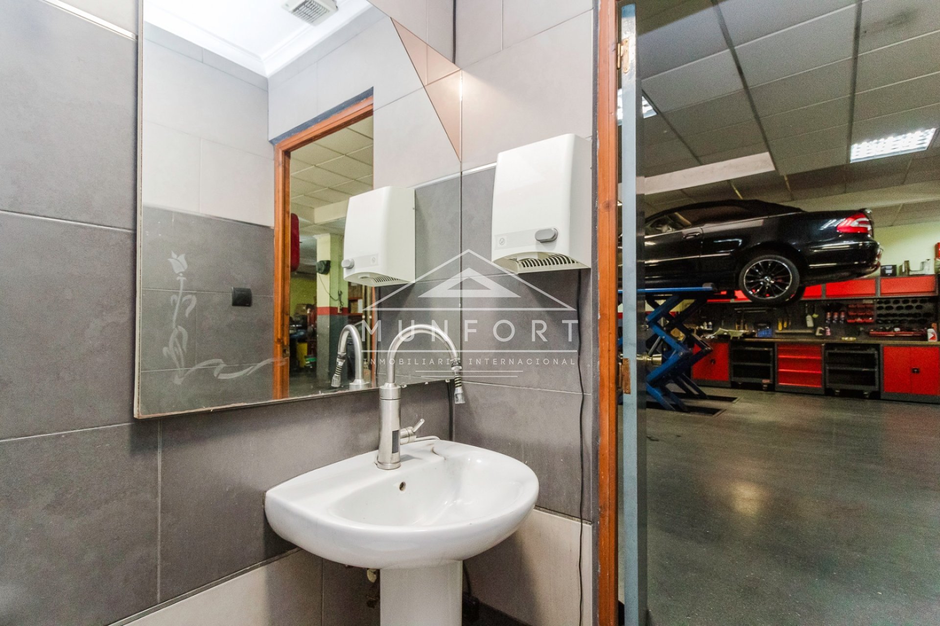 Resale - Commercial premises -
Torrevieja - Centro - Torrevieja