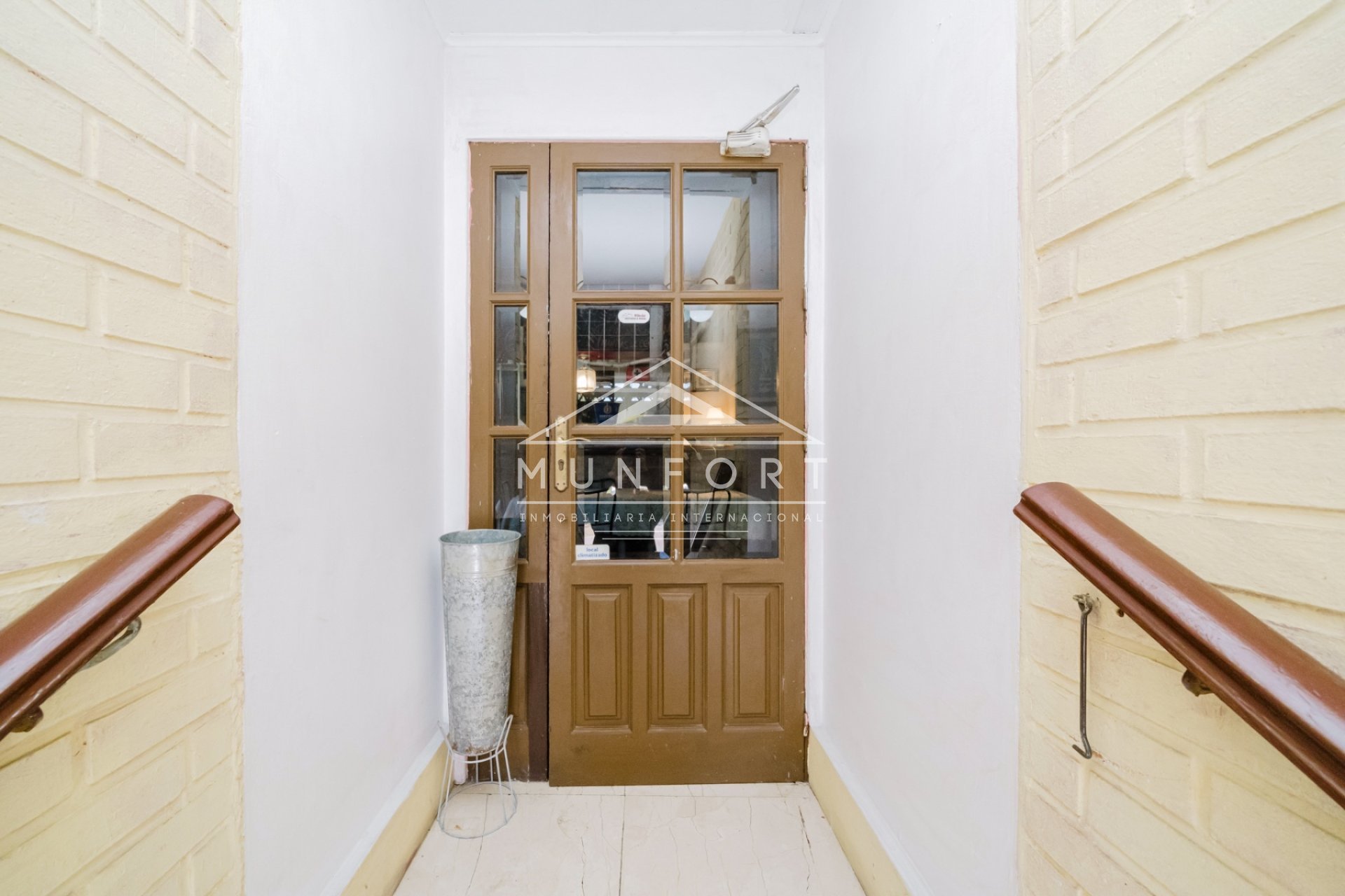 Resale - Commercial premises -
Torrevieja - Centro - Torrevieja