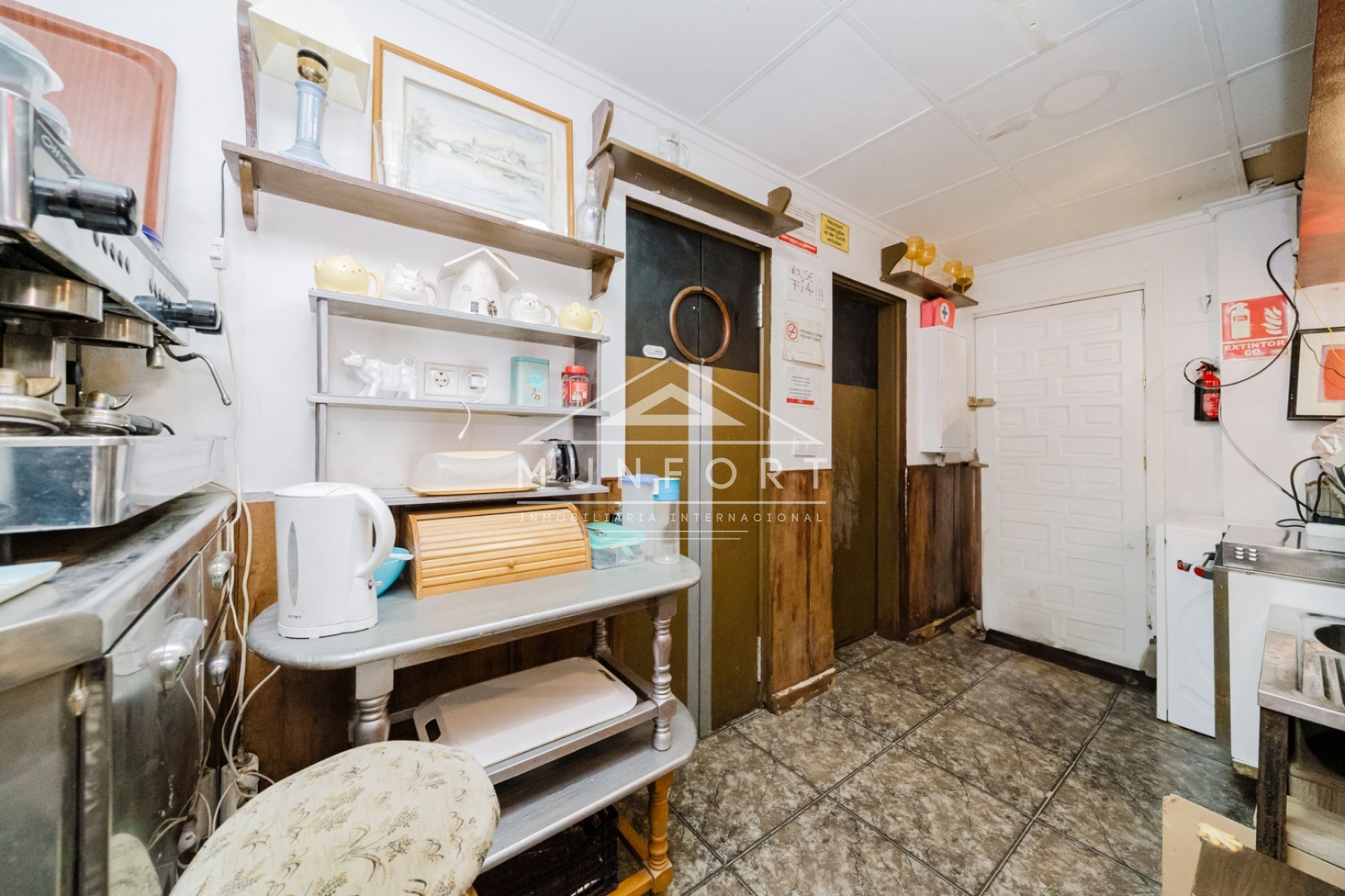 Resale - Commercial premises -
Torrevieja - Centro - Torrevieja