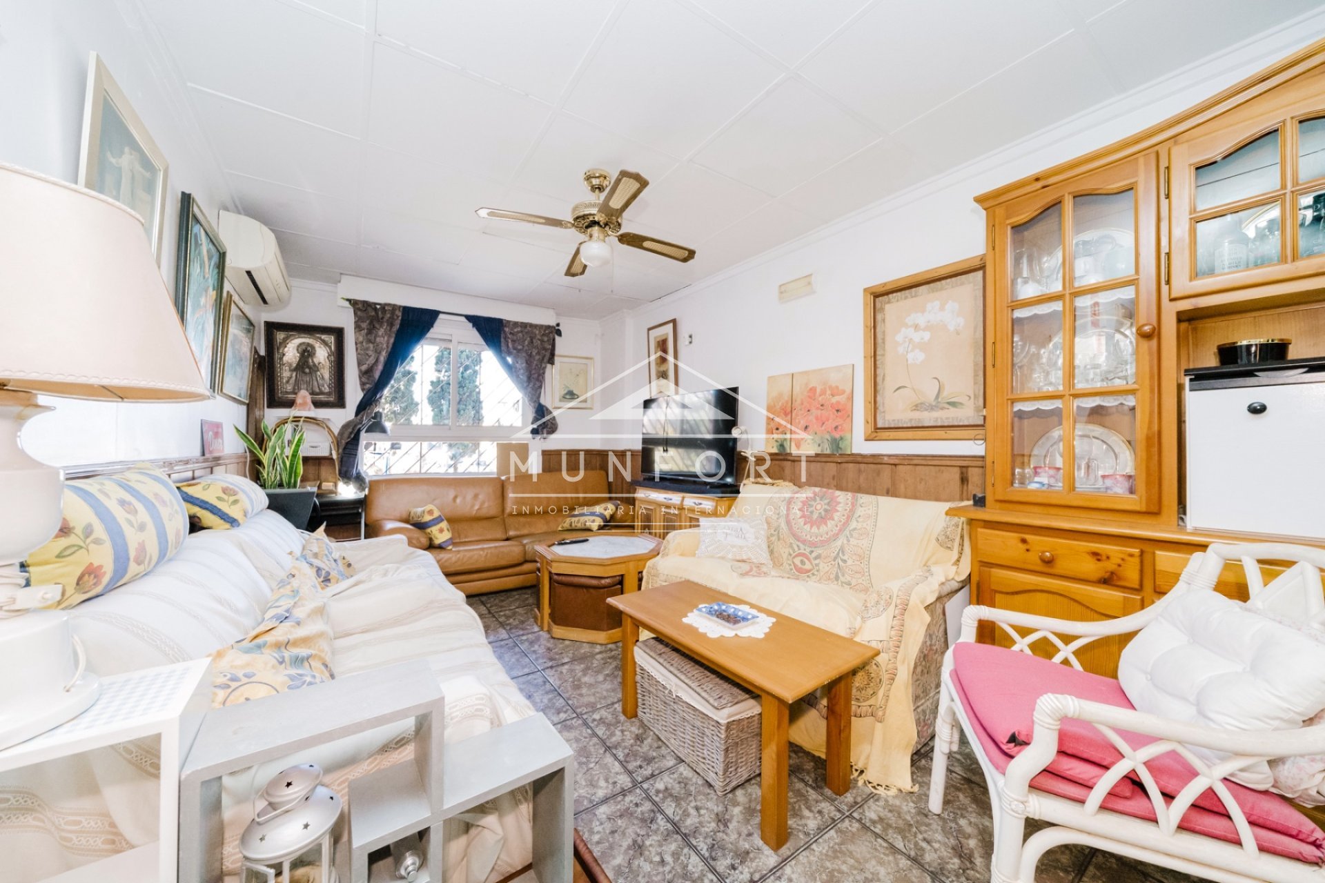 Resale - Commercial premises -
Torrevieja - Centro - Torrevieja