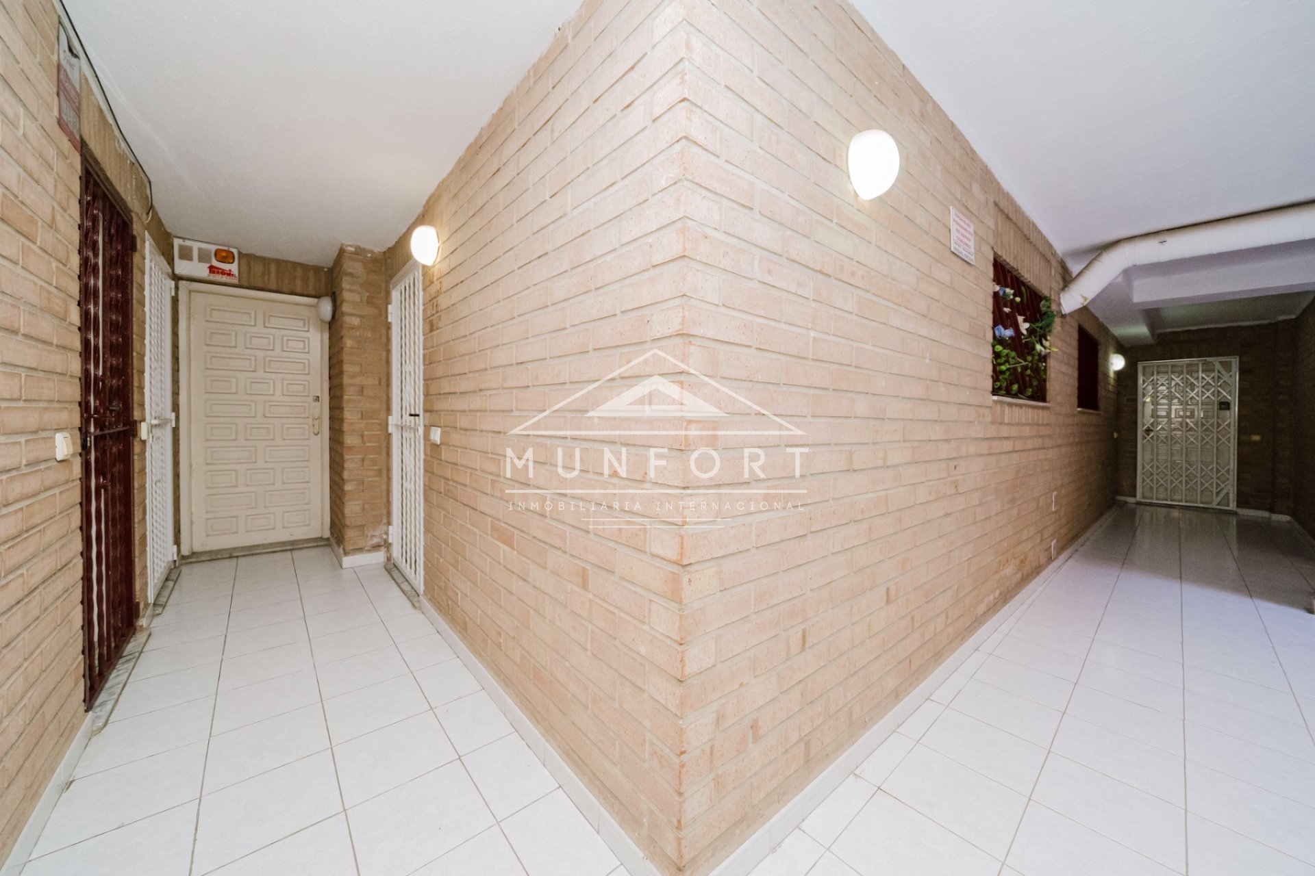 Resale - Commercial premises -
Torrevieja - Centro - Torrevieja