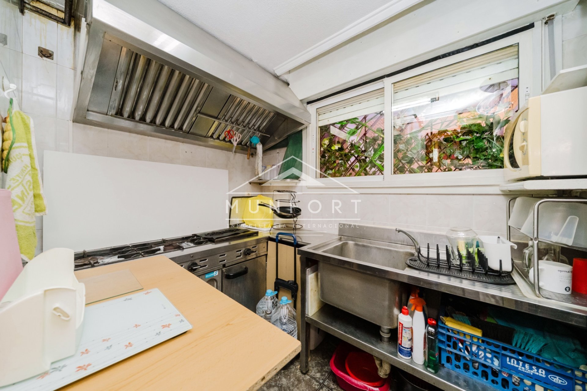 Resale - Commercial premises -
Torrevieja - Centro - Torrevieja