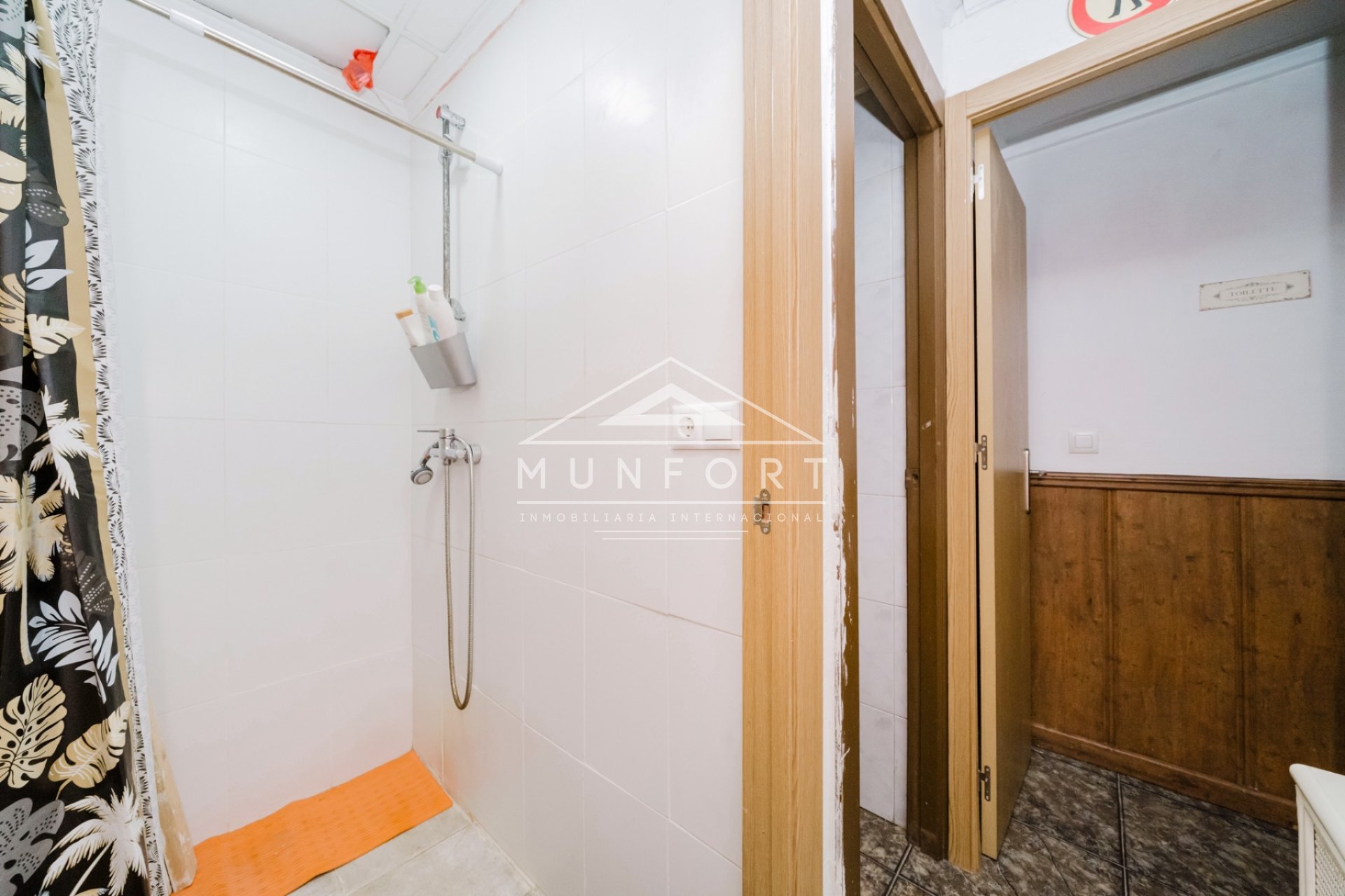 Resale - Commercial premises -
Torrevieja - Centro - Torrevieja