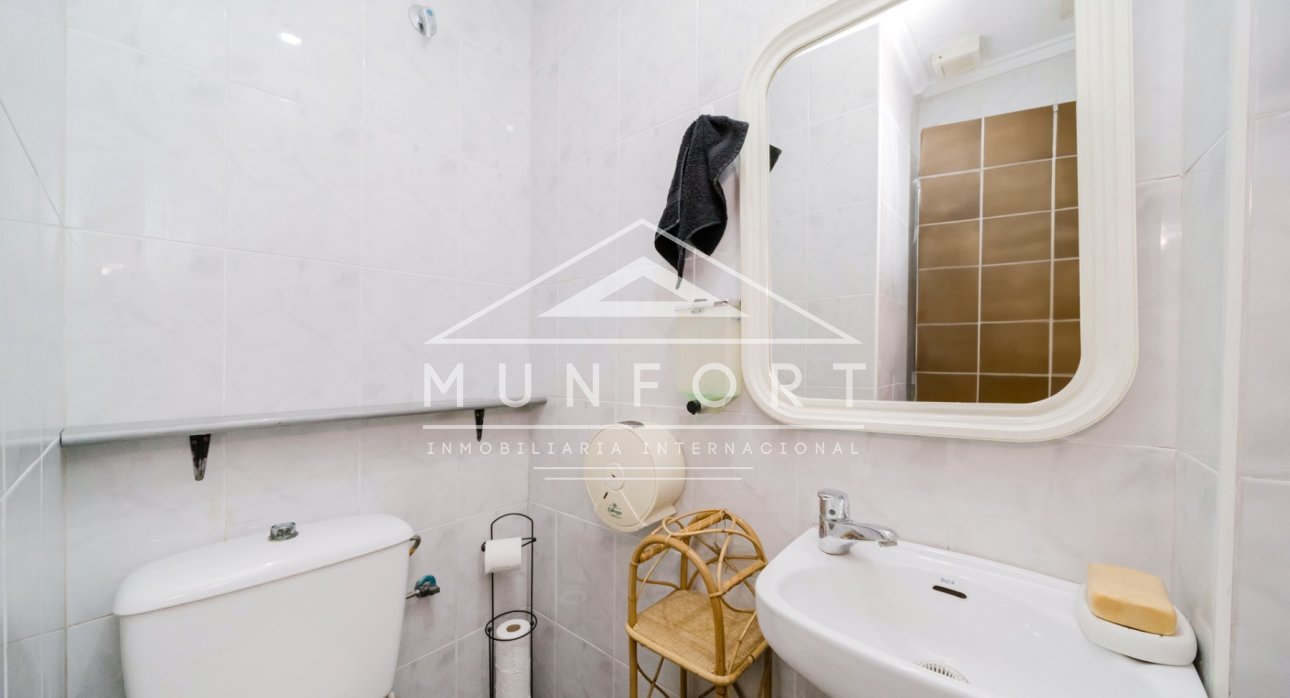 Resale - Commercial premises -
Torrevieja - Centro - Torrevieja