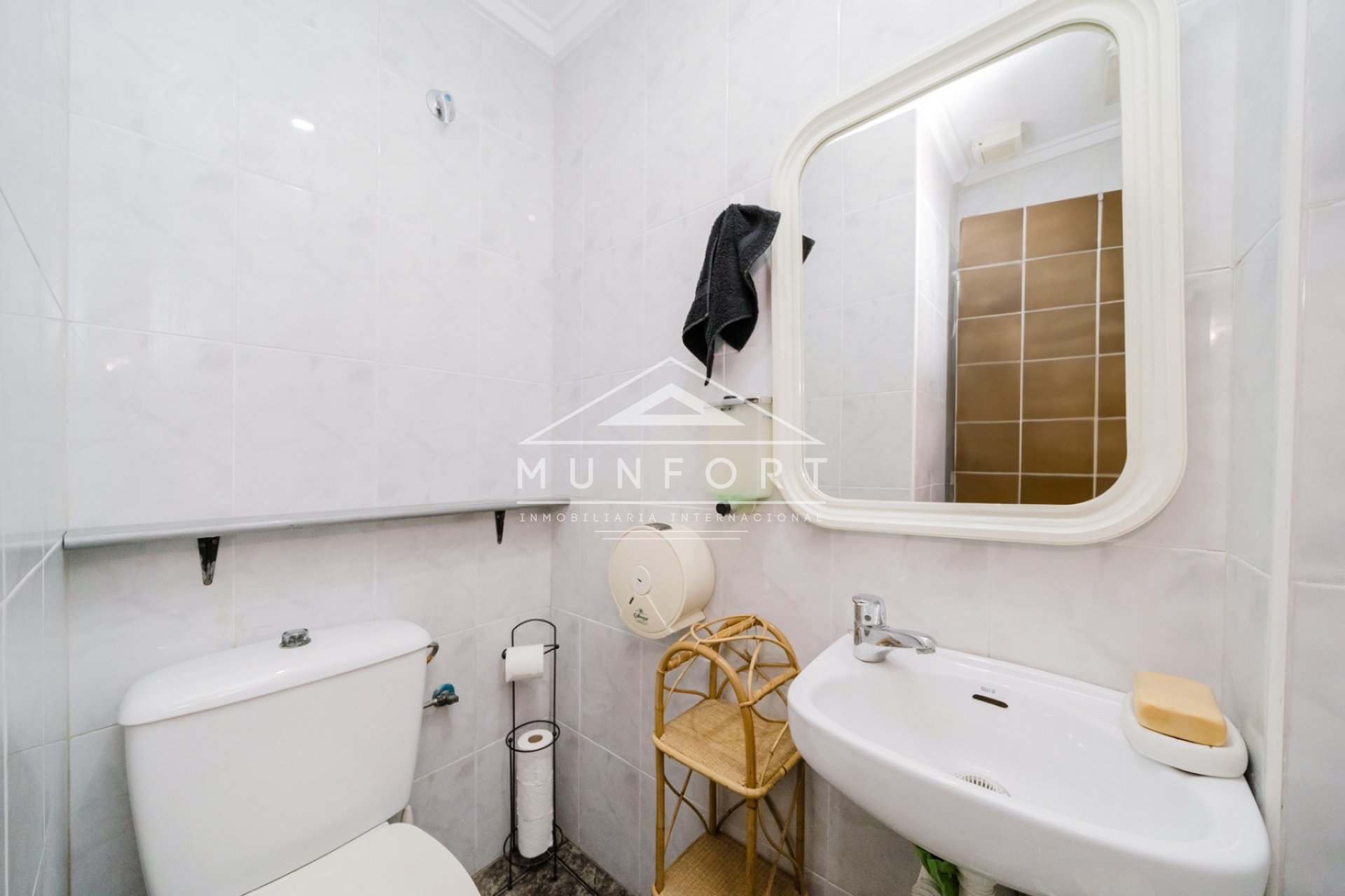 Resale - Commercial premises -
Torrevieja - Centro - Torrevieja