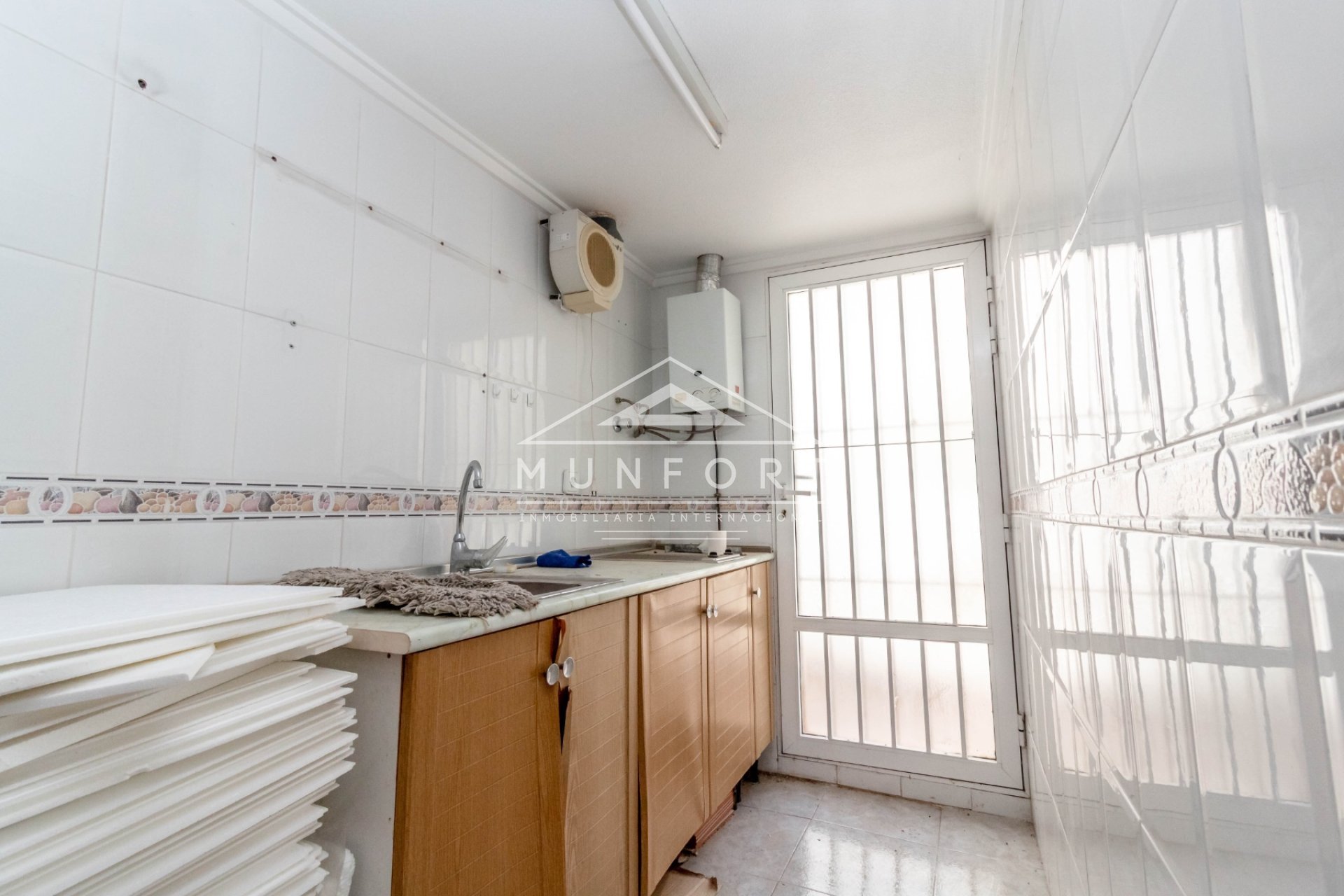 Resale - Commercial premises -
Torrevieja - Centro - Torrevieja