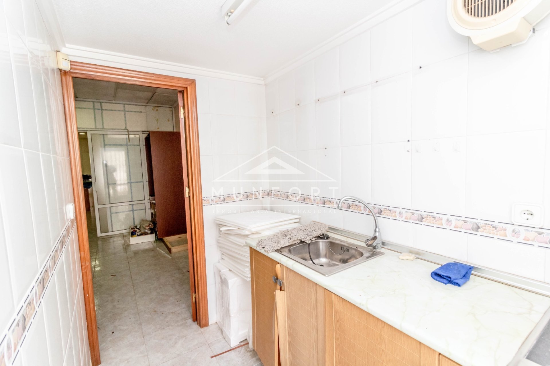 Resale - Commercial premises -
Torrevieja - Centro - Torrevieja