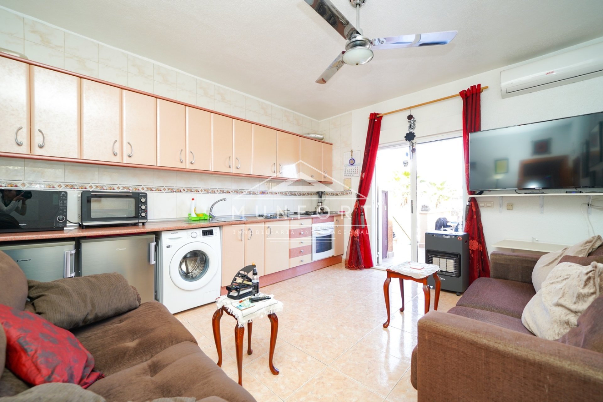 Resale - Commercial premises -
Torrevieja - El Salado - Torrevieja