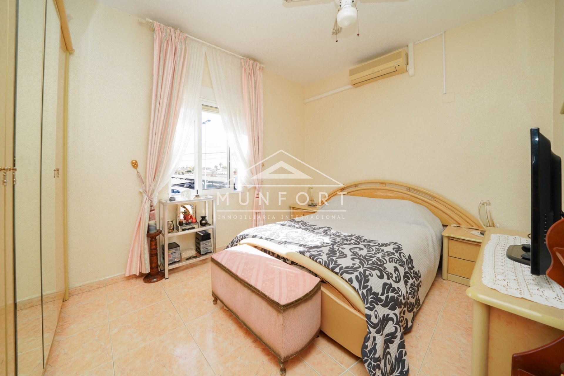 Resale - Commercial premises -
Torrevieja - El Salado - Torrevieja