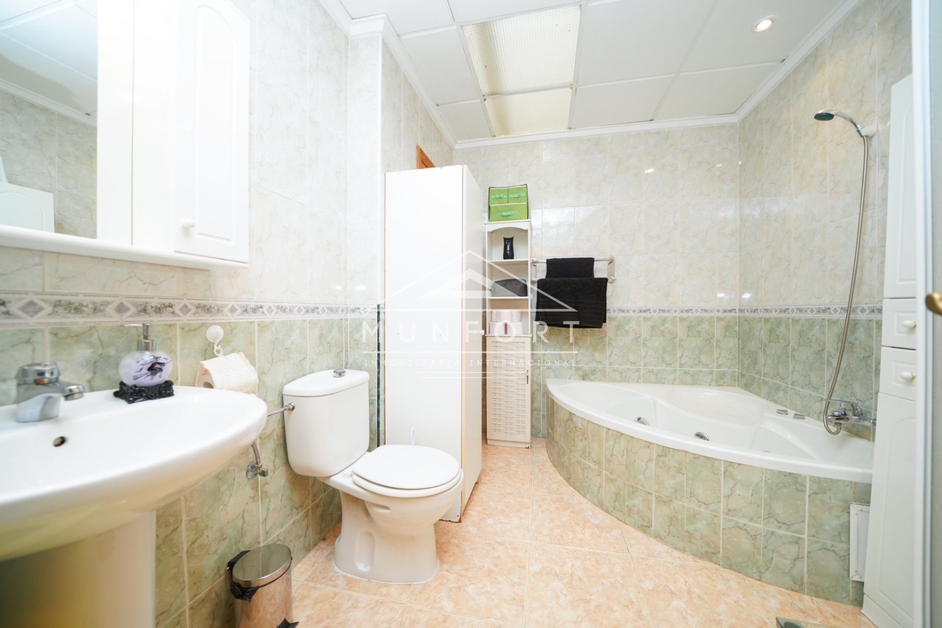 Resale - Commercial premises -
Torrevieja - El Salado - Torrevieja