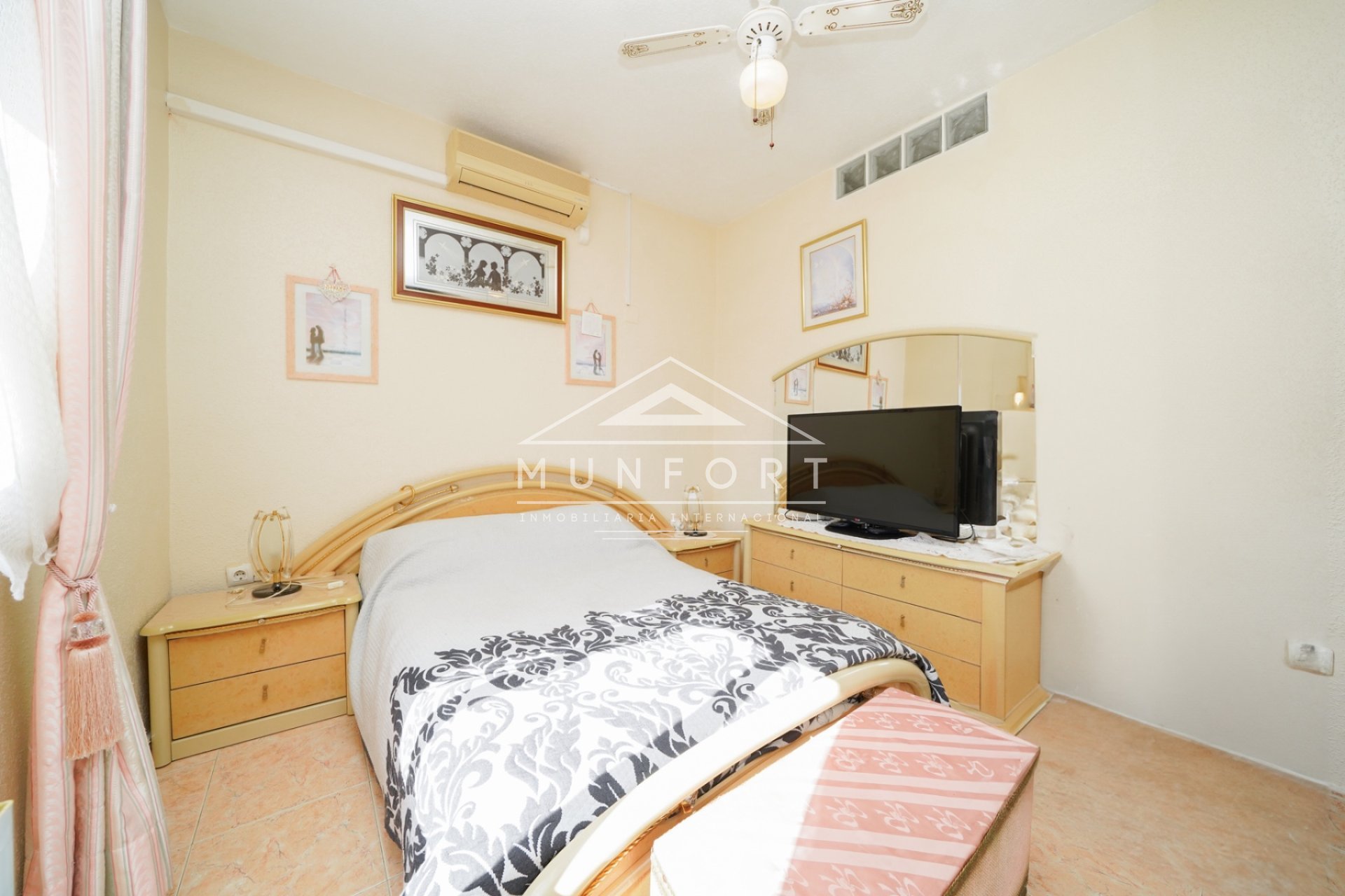 Resale - Commercial premises -
Torrevieja - El Salado - Torrevieja