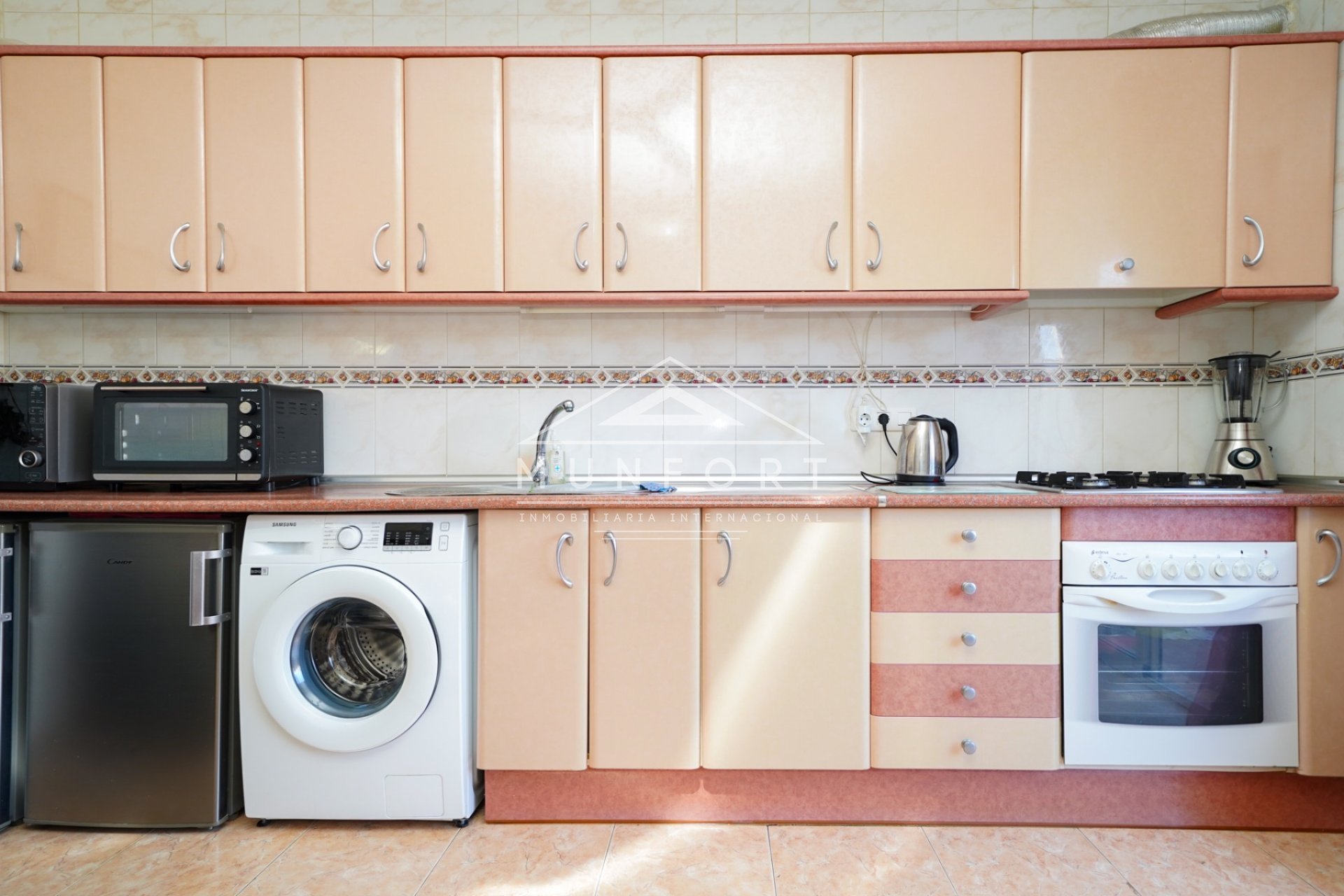 Resale - Commercial premises -
Torrevieja - El Salado - Torrevieja