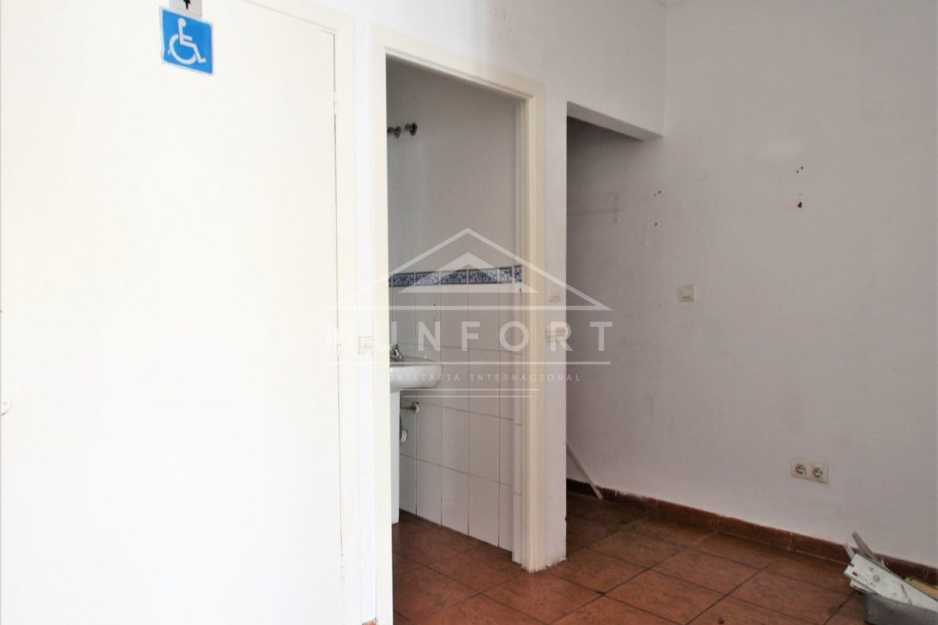 Resale - Commercial premises -
Torrevieja - La Torreta - Torrevieja