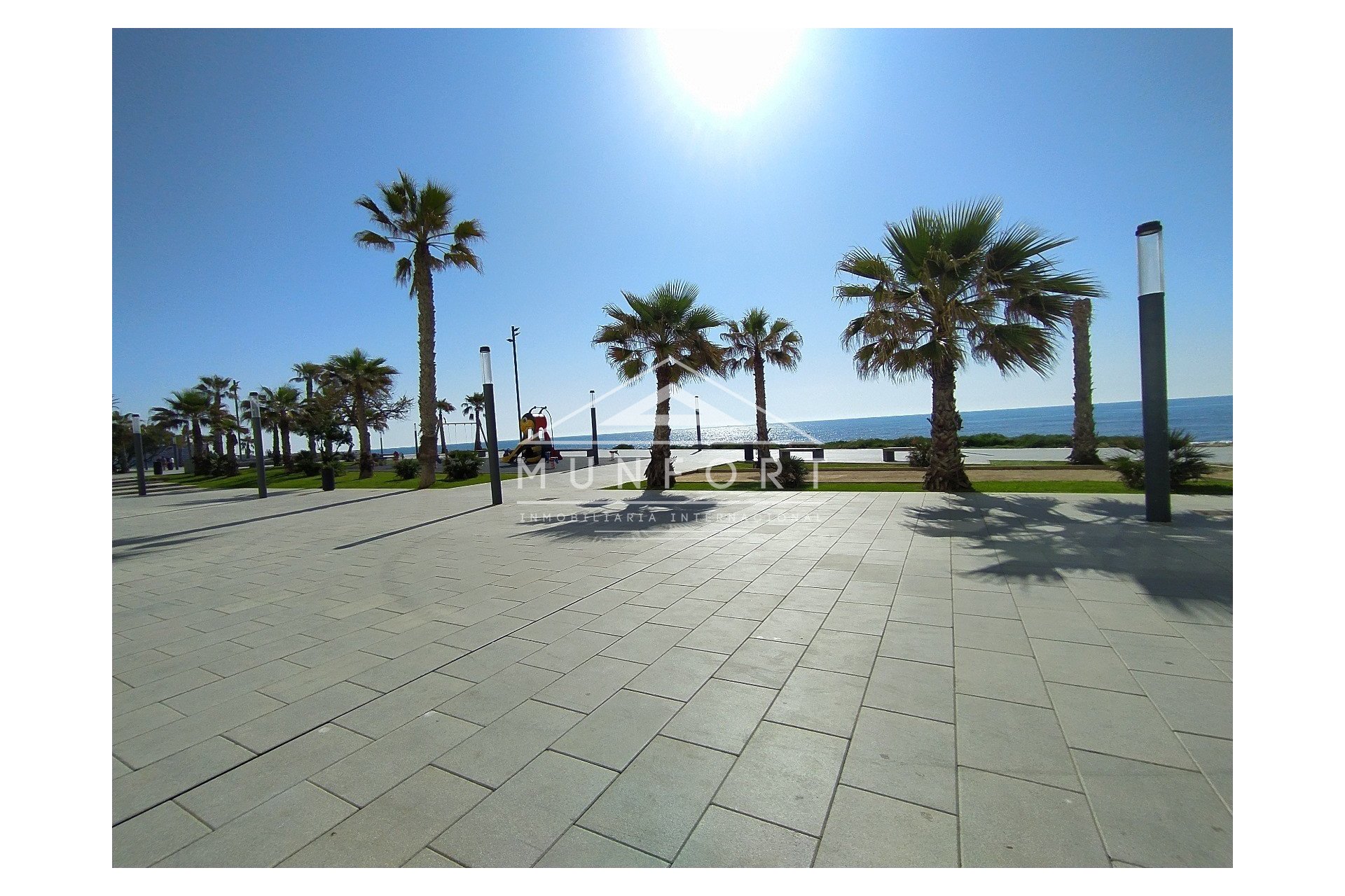 Resale - Commercial premises -
Torrevieja