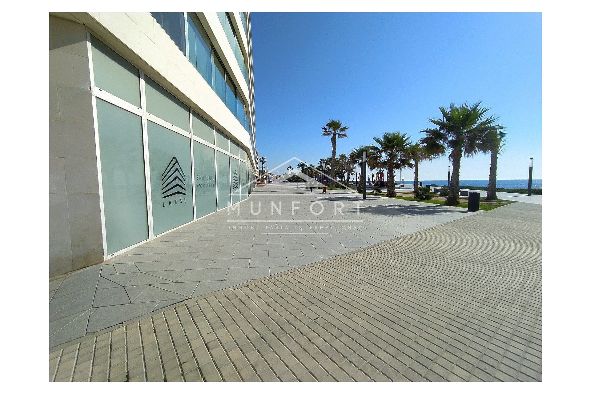 Resale - Commercial premises -
Torrevieja