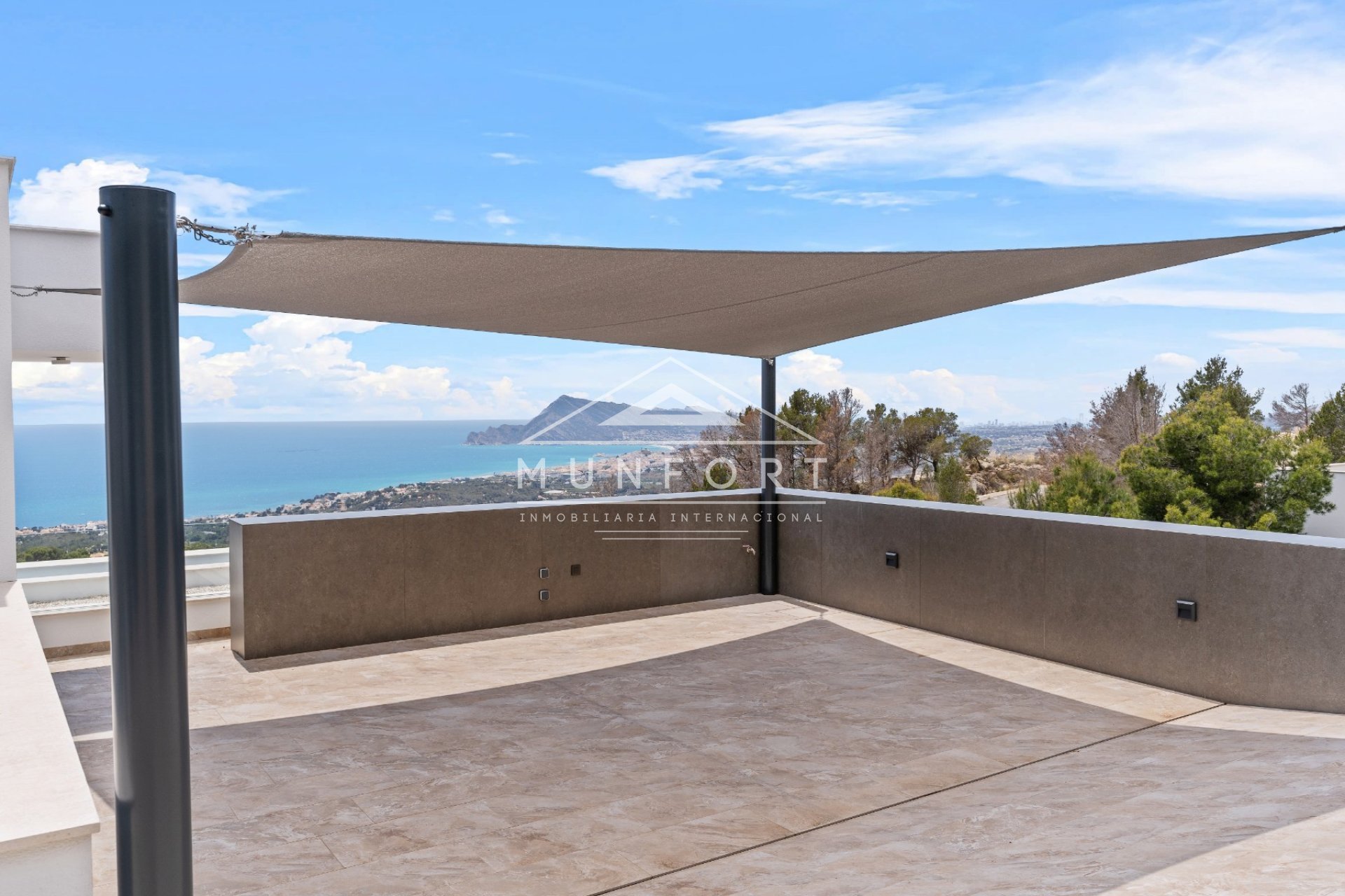 Resale - Luxury Villas -
Altea