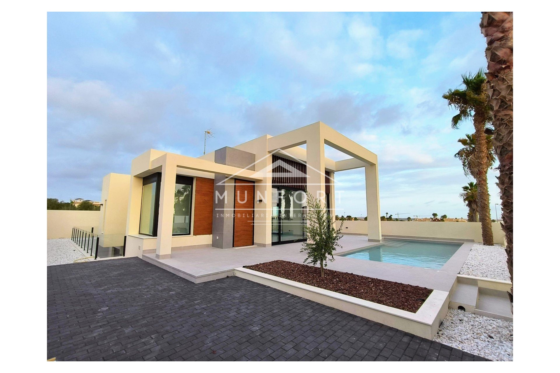 Resale - Luxury Villas -
Ciudad Quesada