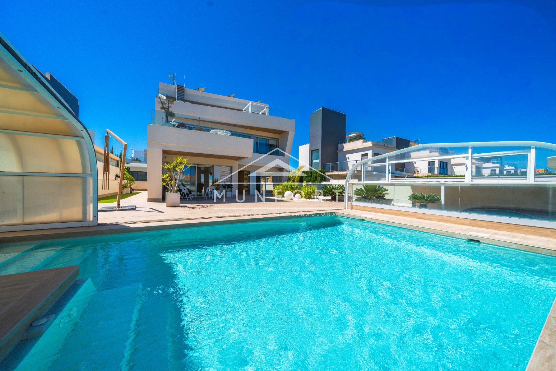 Resale - Luxury Villas -
Orihuela Costa - Dehesa de Campoamor