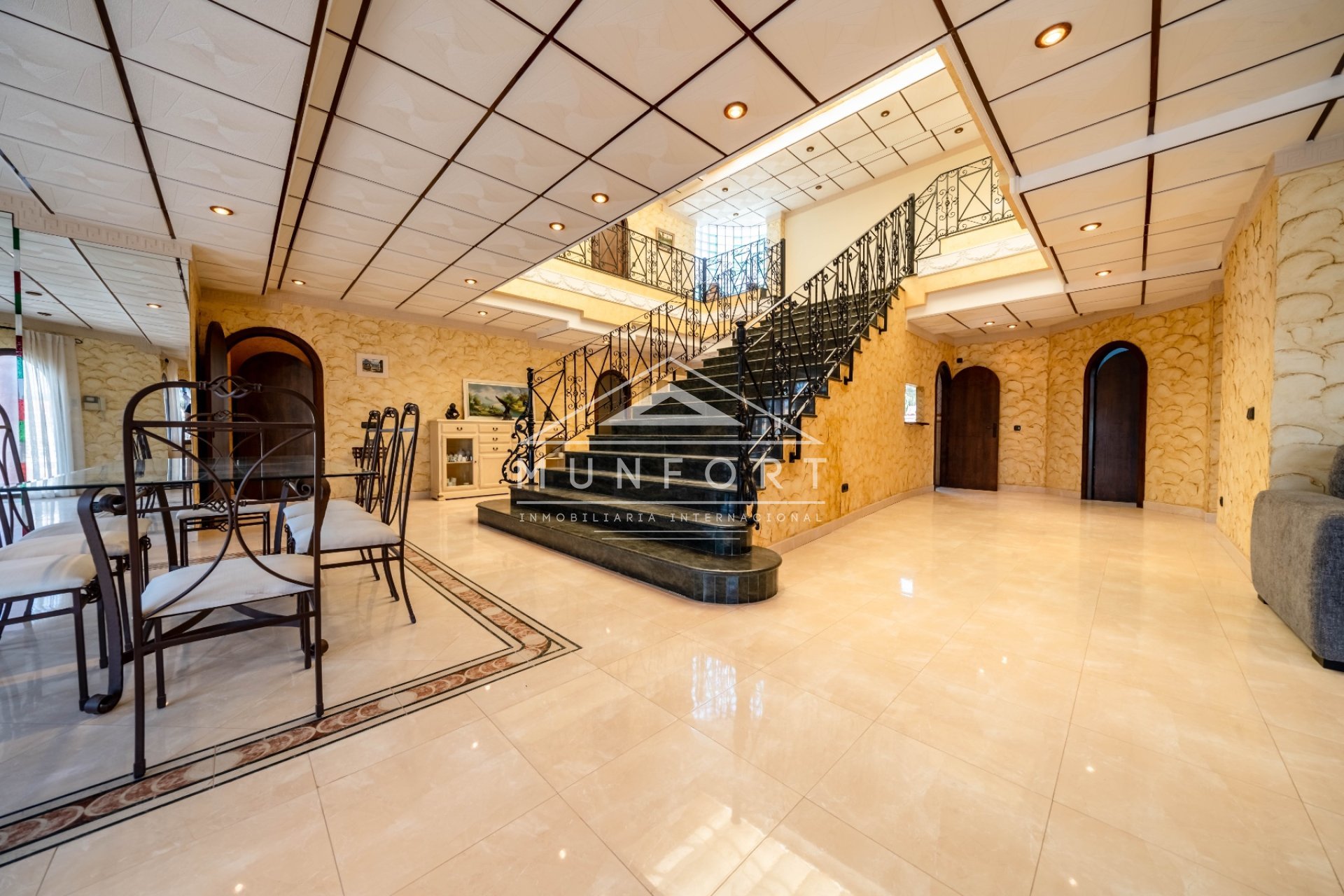 Resale - Luxury Villas -
Orihuela Costa - La Zenia