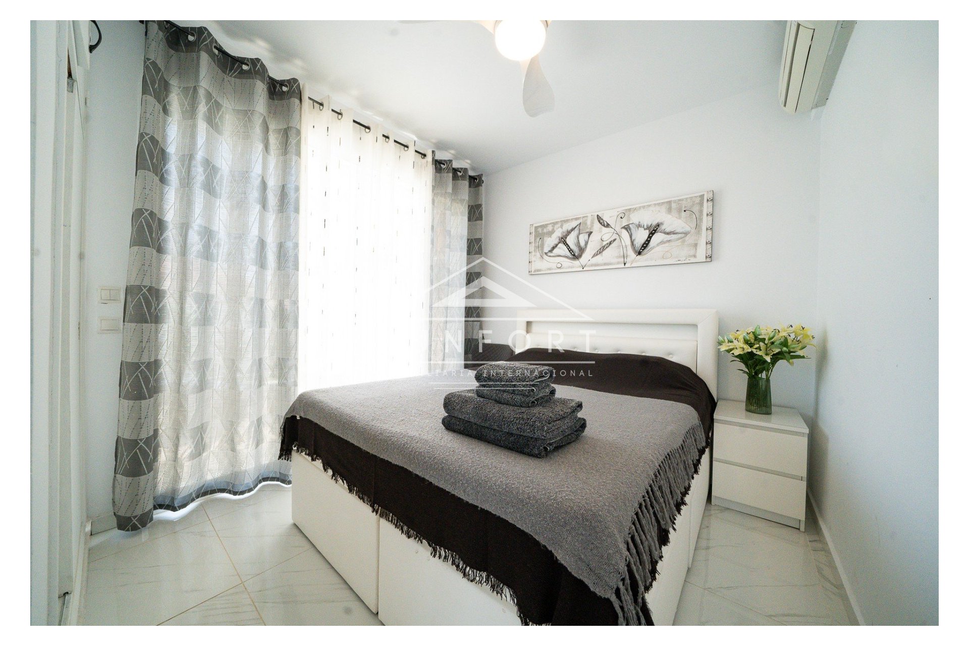 Resale - Luxury Villas -
Orihuela Costa - Villamartín