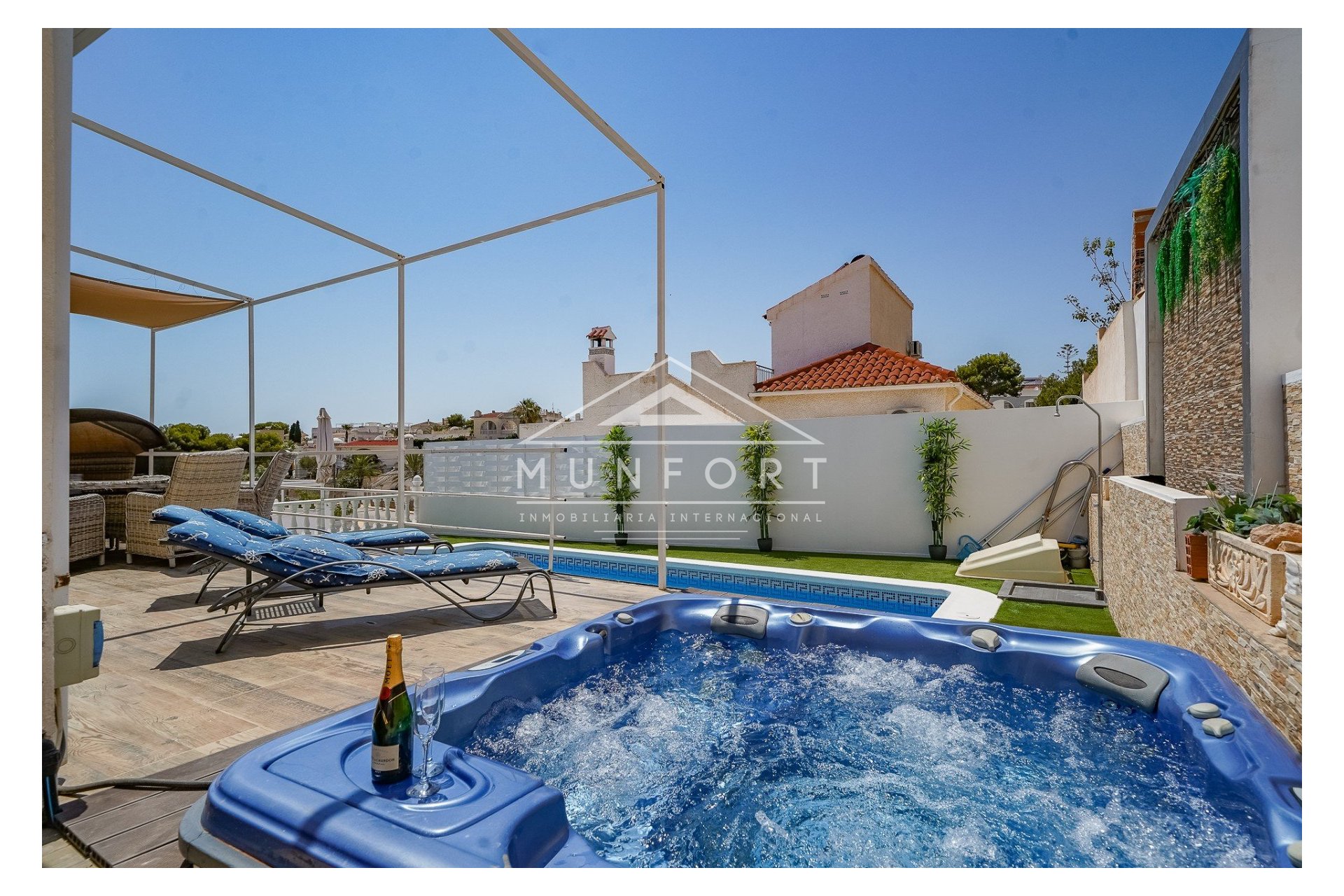 Resale - Luxury Villas -
San Miguel de Salinas - Urbanización Blue Lagoon - San Miguel de Salinas