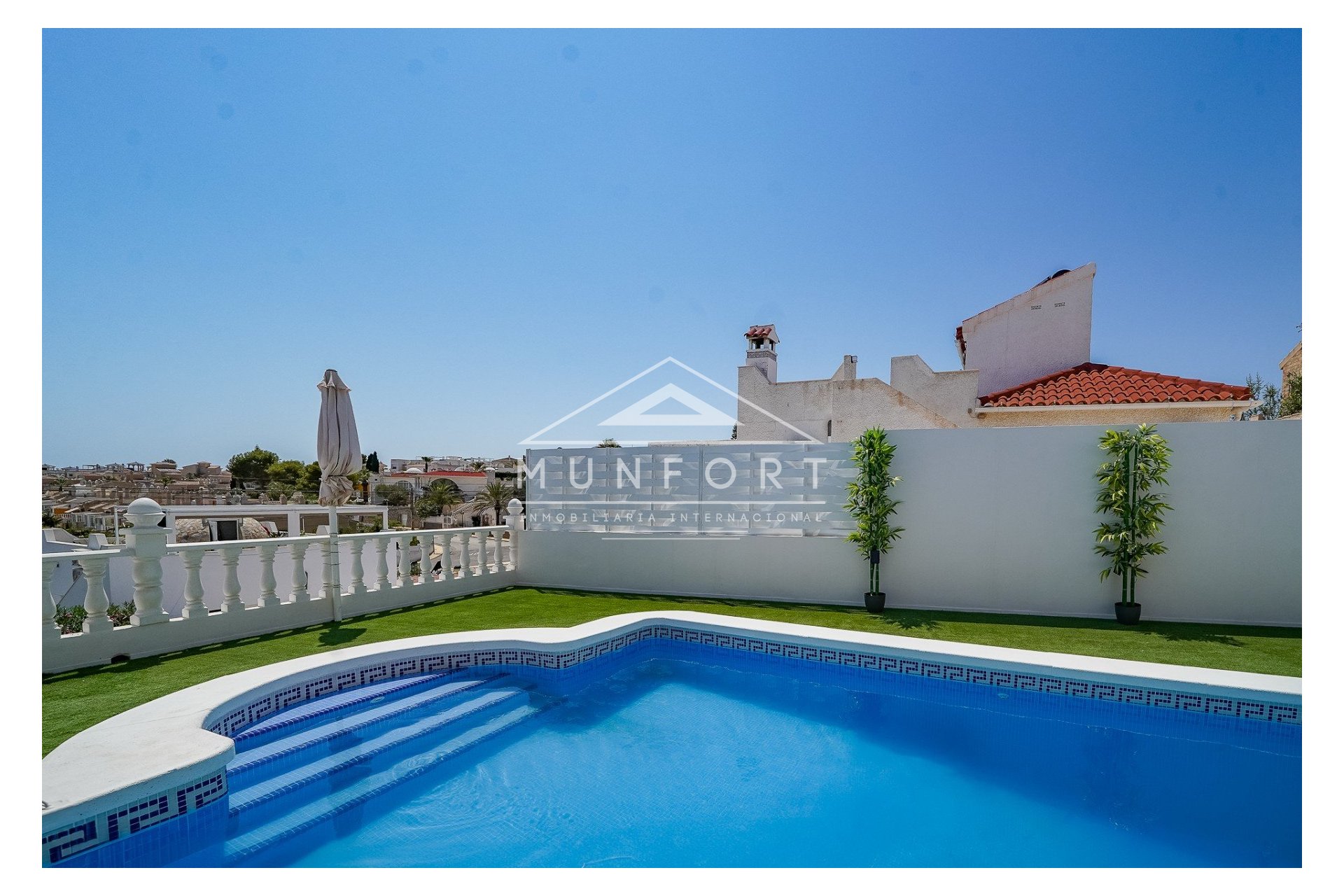 Resale - Luxury Villas -
San Miguel de Salinas - Urbanización Blue Lagoon - San Miguel de Salinas