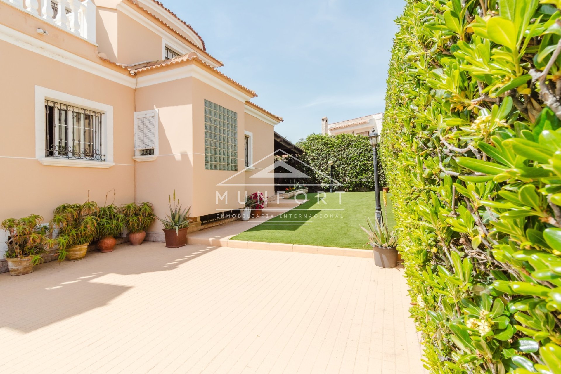 Resale - Luxury Villas -
Torrevieja - La Mata - Torrevieja