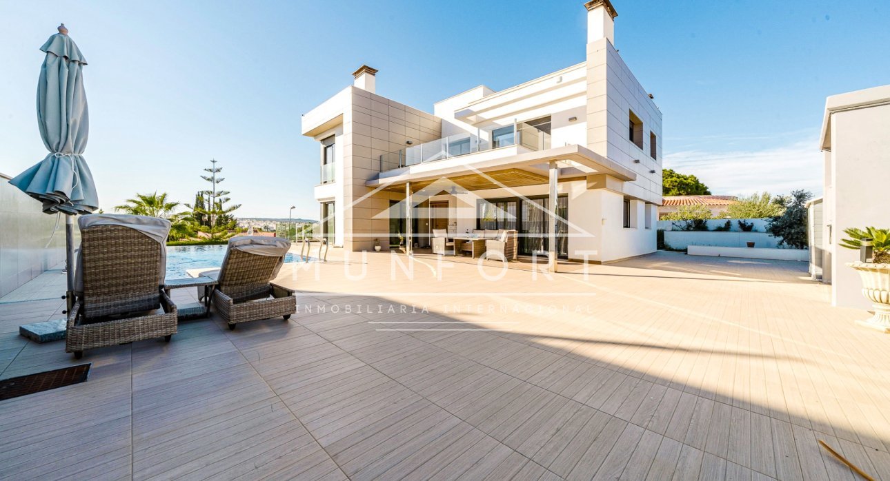 Resale - Luxury Villas -
Torrevieja - Los Balcones - Torrevieja