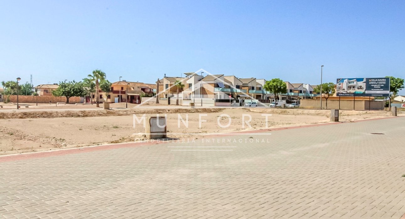 Resale - Plots -
Roldán