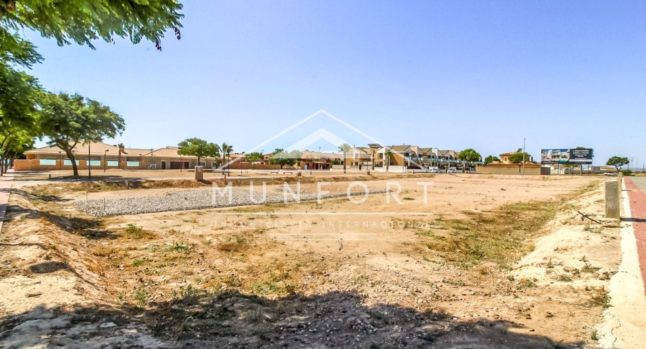 Resale - Plots -
Roldán