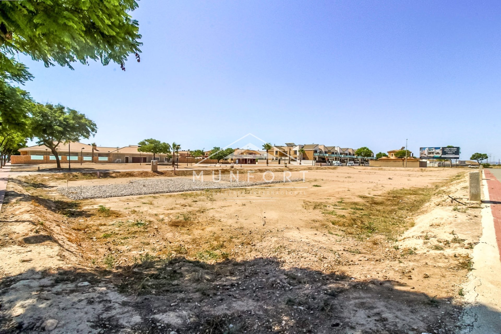 Resale - Plots -
Roldán