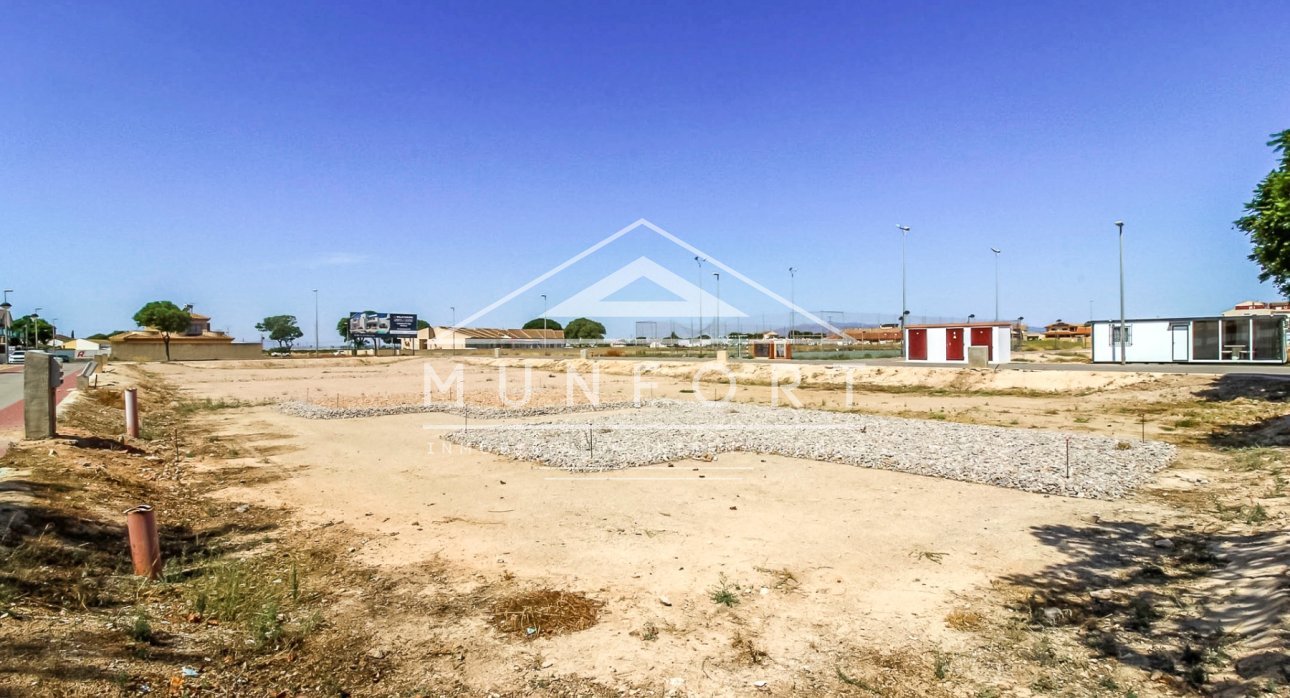 Resale - Plots -
Roldán