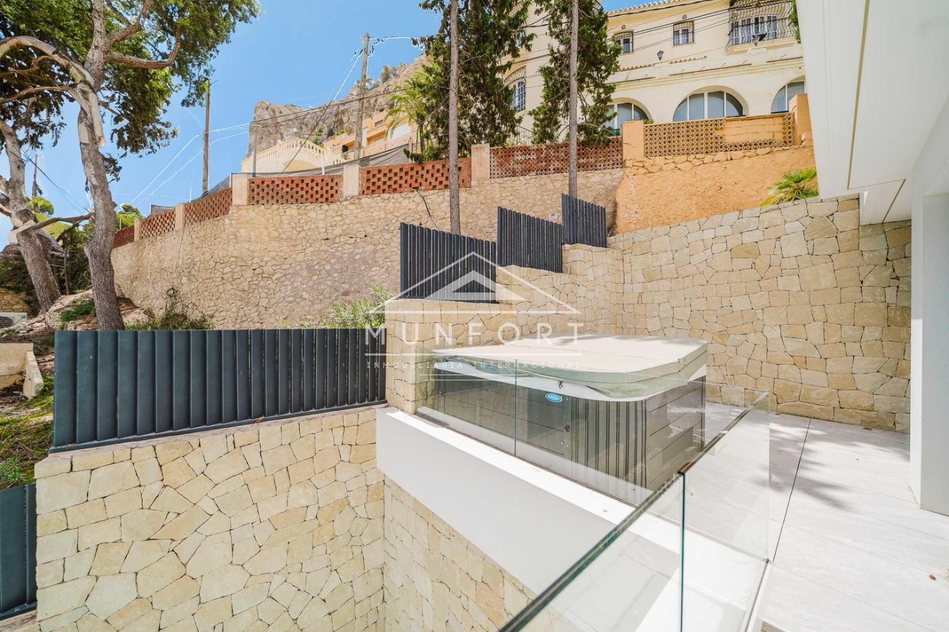 Resale - Terraced Houses -
Benidorm