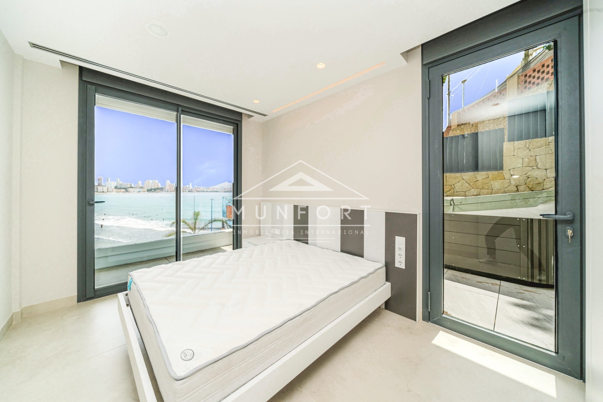 Resale - Terraced Houses -
Benidorm