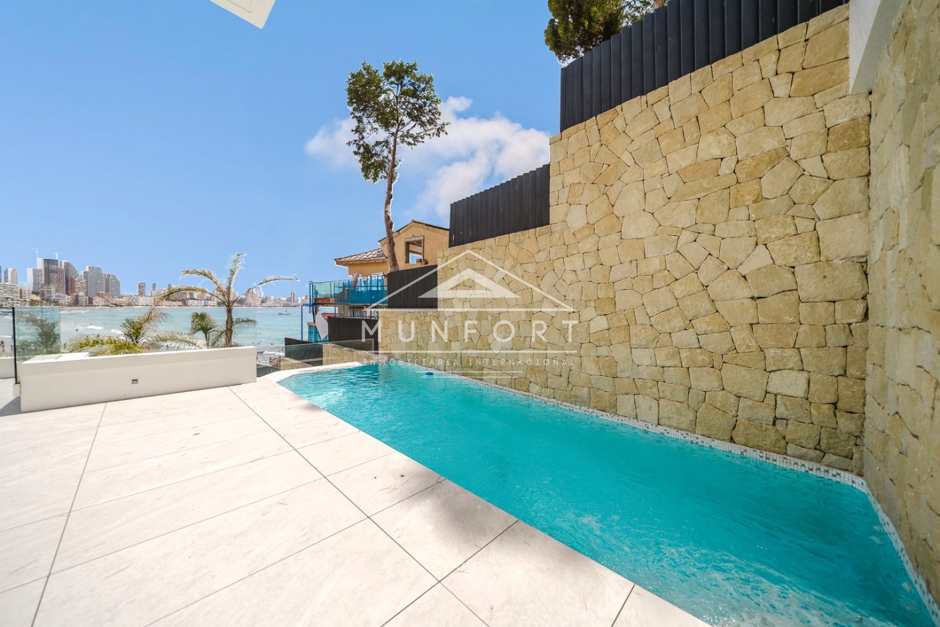 Resale - Terraced Houses -
Benidorm