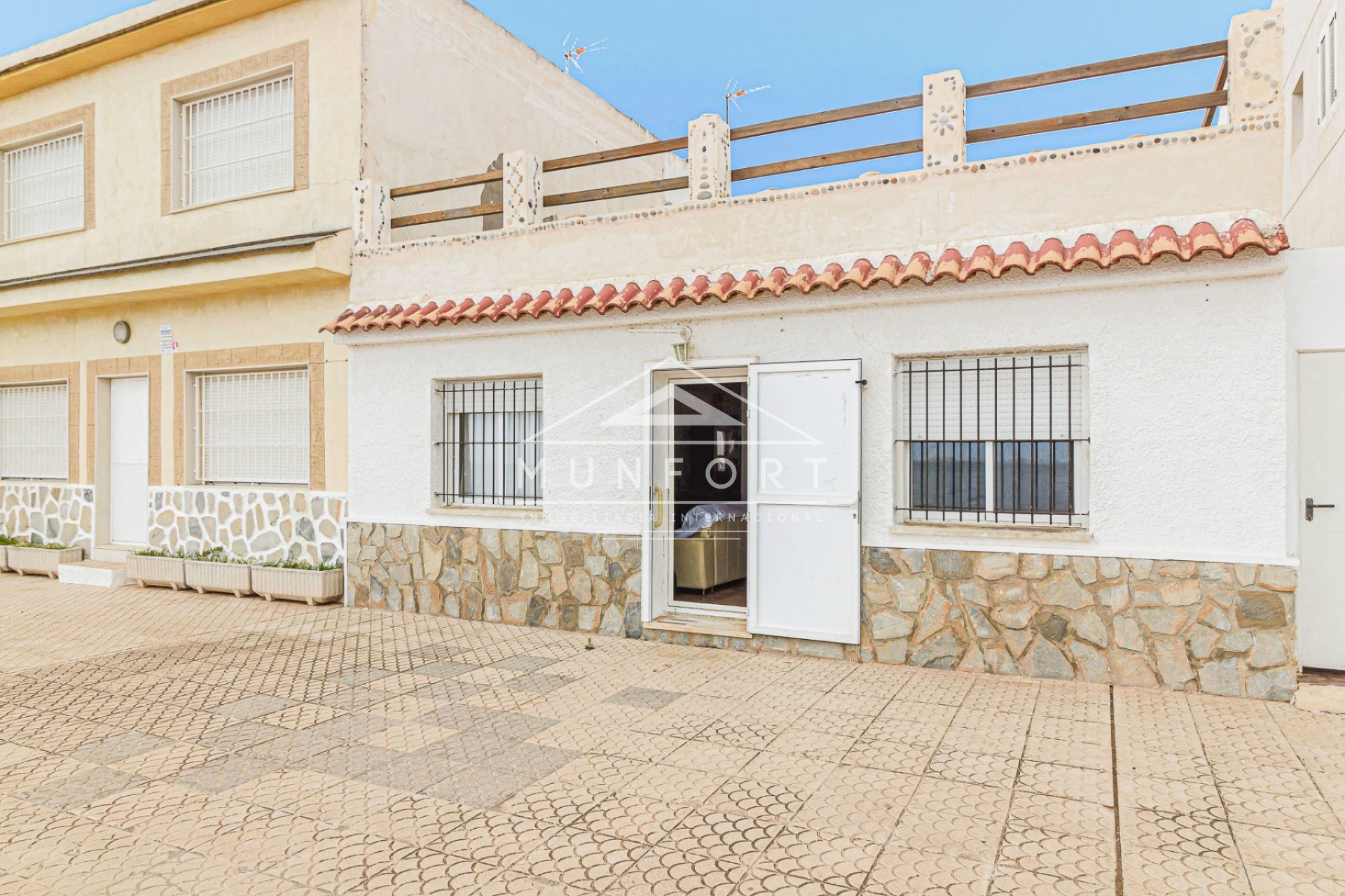 Resale - Terraced Houses -
Los Nietos