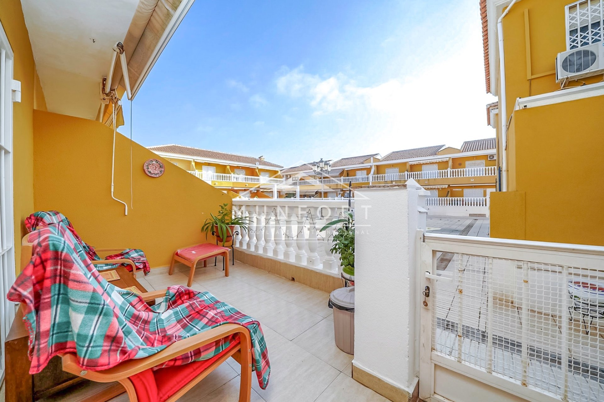 Resale - Terraced Houses -
Los Nietos