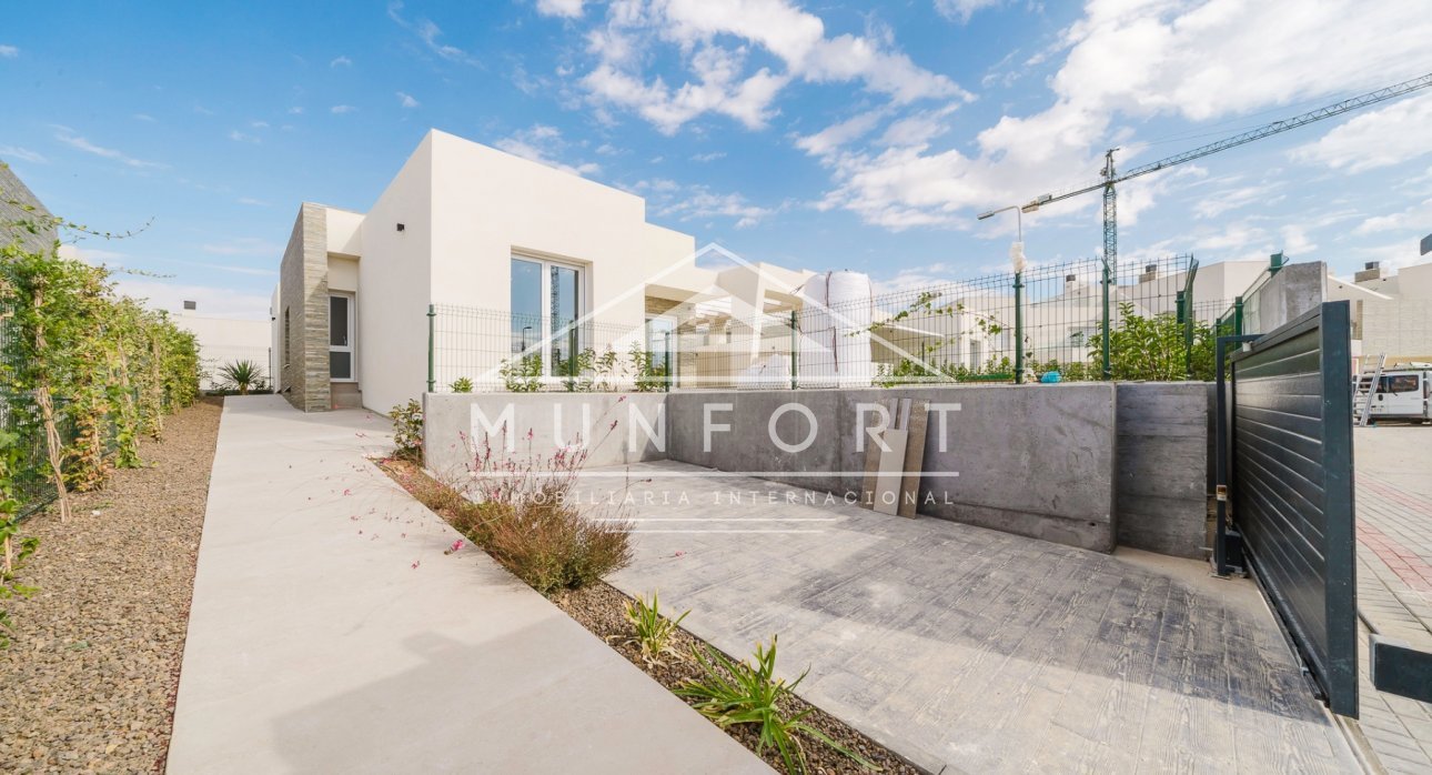 Resale - Villas -
Algorfa