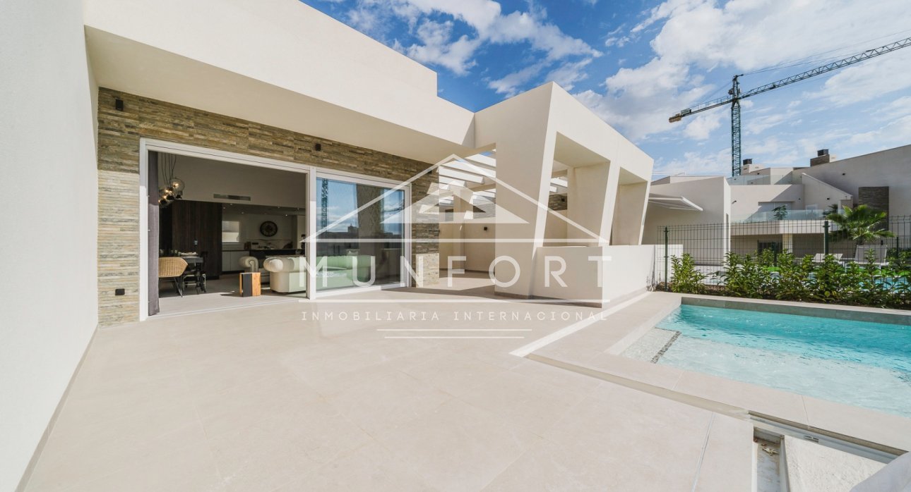 Resale - Villas -
Algorfa