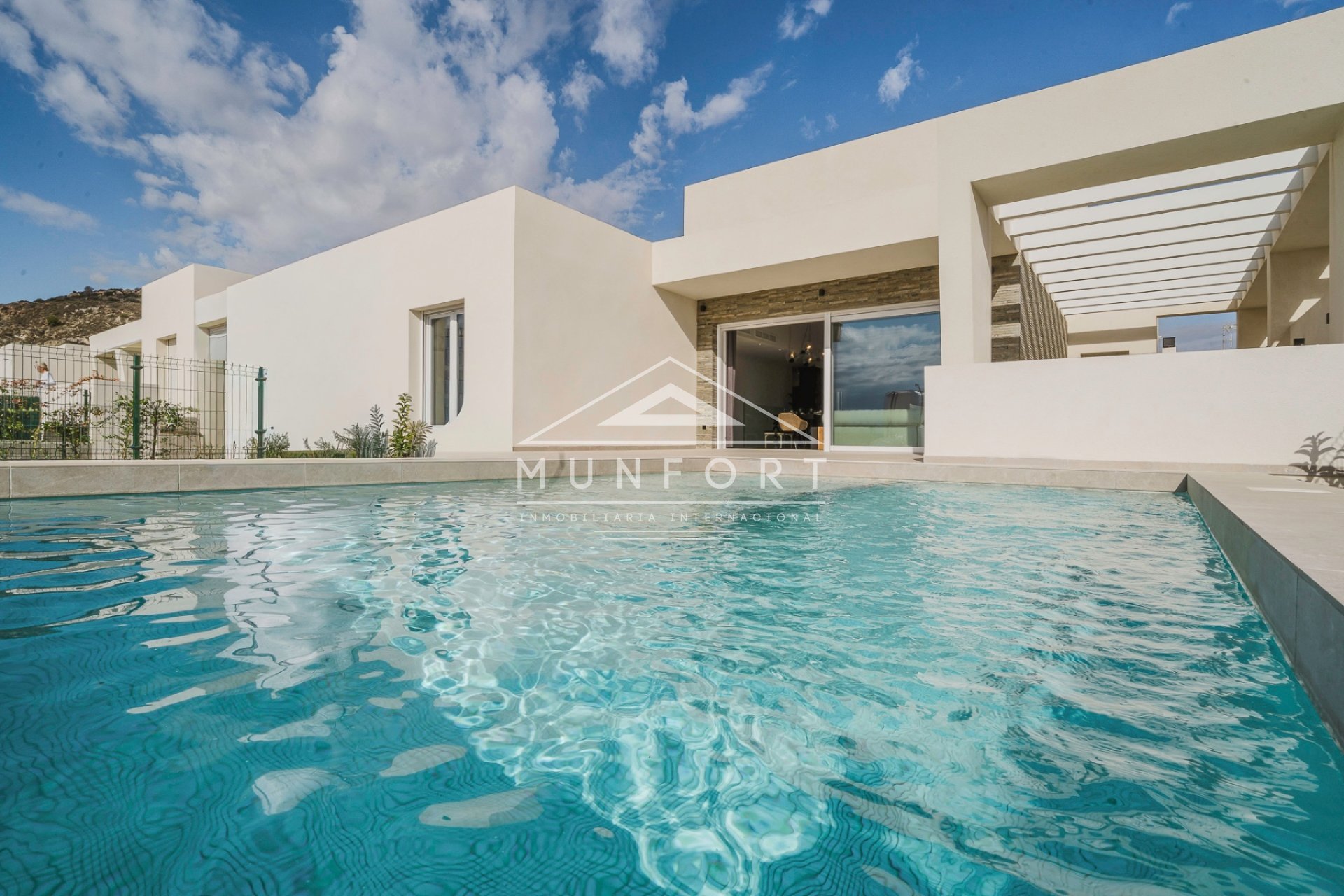 Resale - Villas -
Algorfa