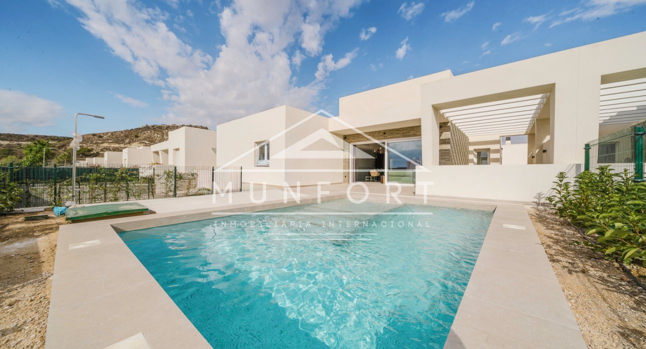 Resale - Villas -
Algorfa