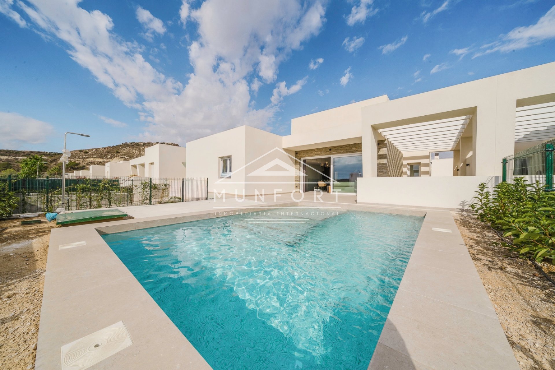 Resale - Villas -
Algorfa