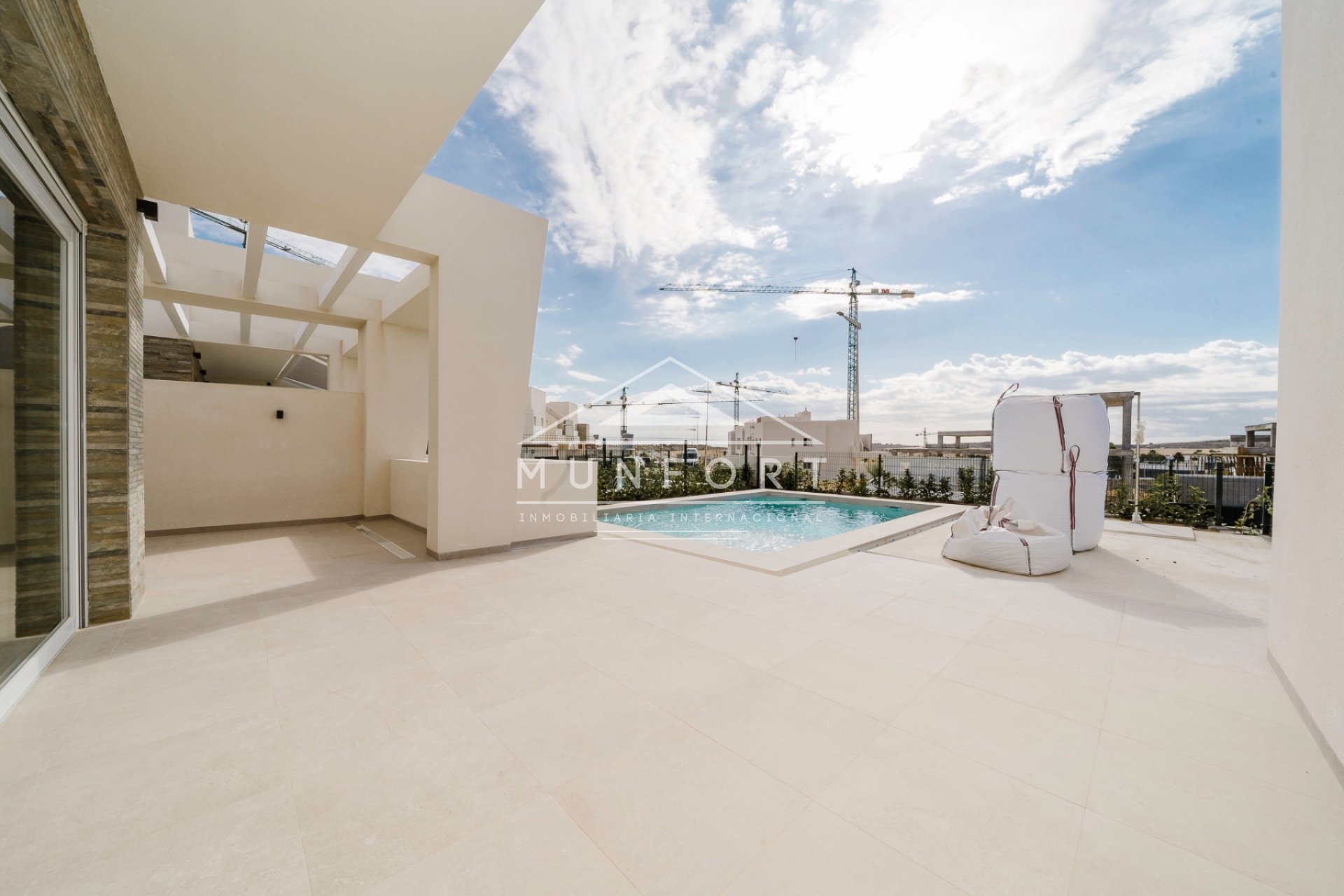 Resale - Villas -
Algorfa