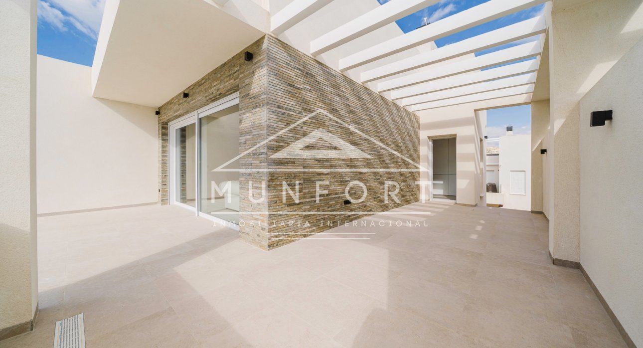 Resale - Villas -
Algorfa