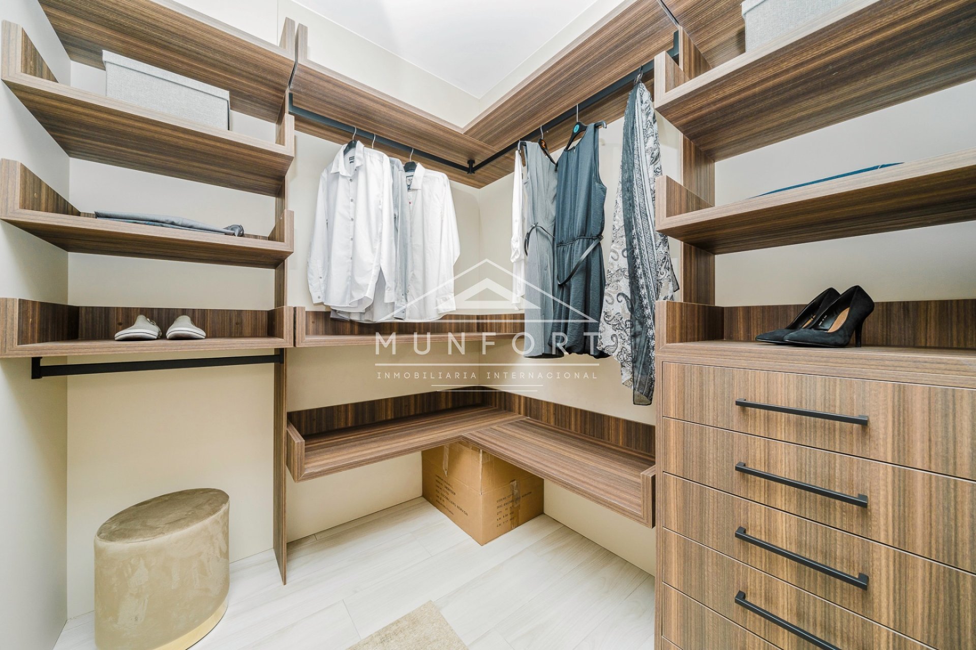 Resale - Villas -
Algorfa