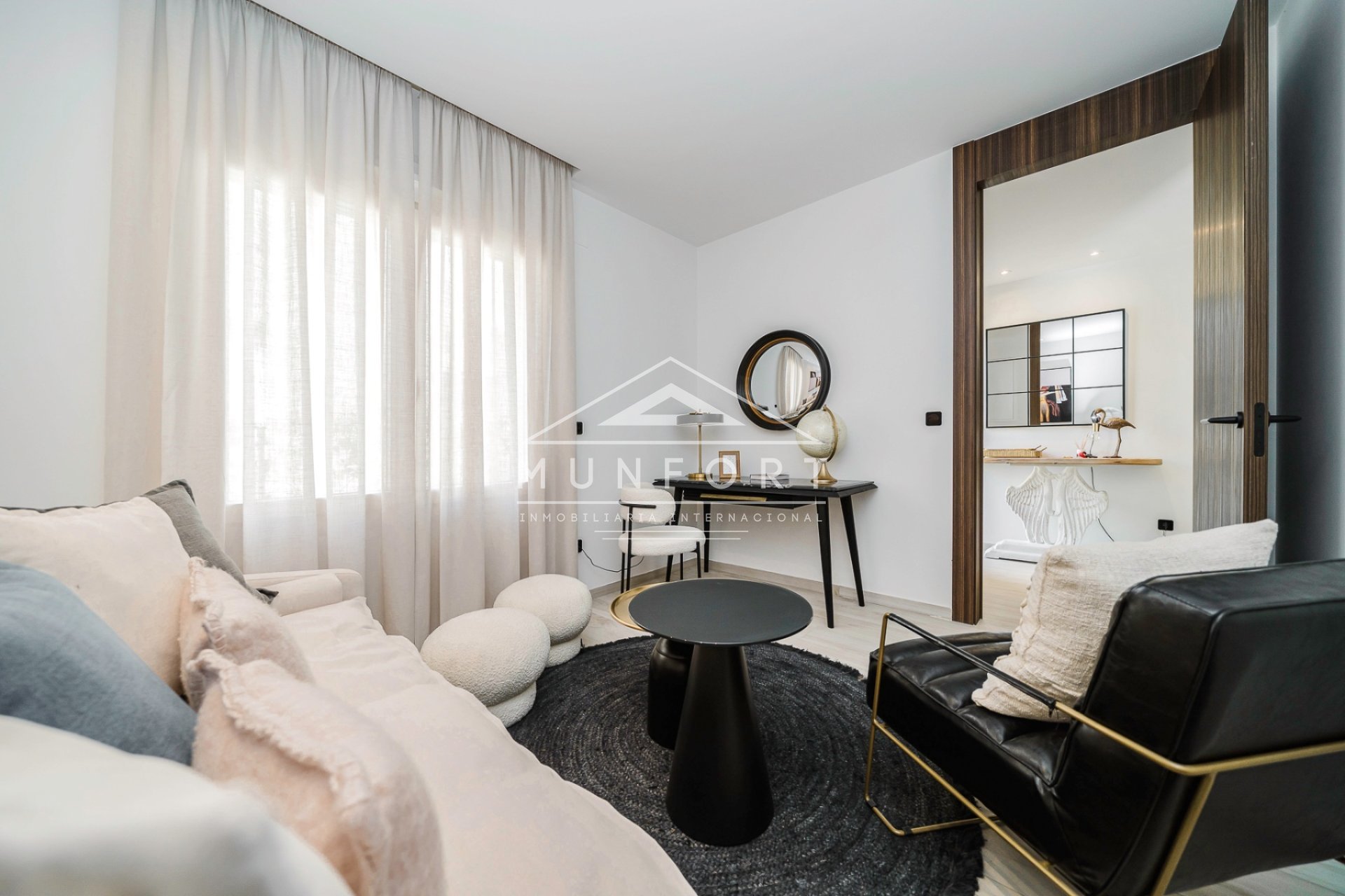 Resale - Villas -
Algorfa