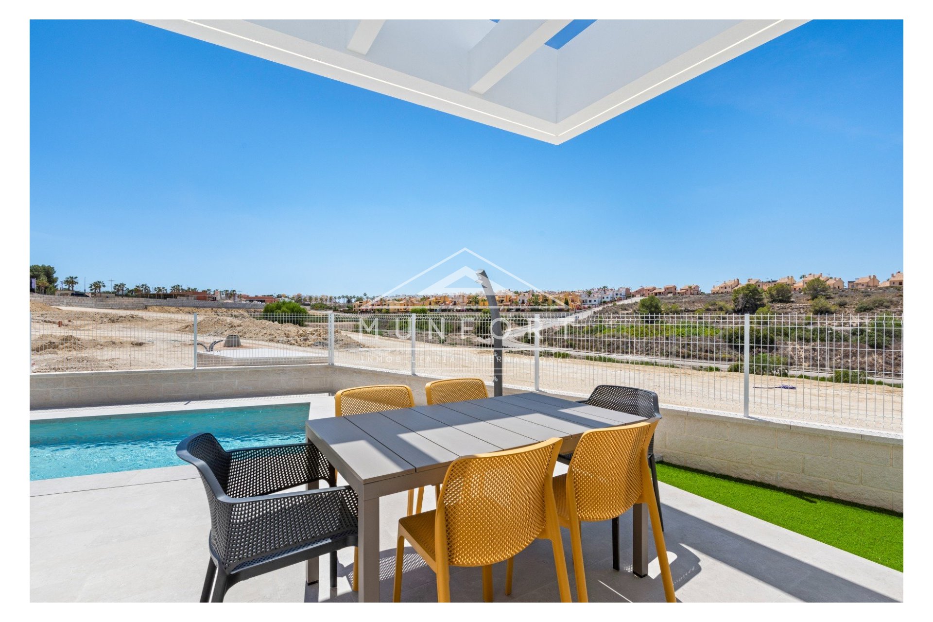 Resale - Villas -
Algorfa