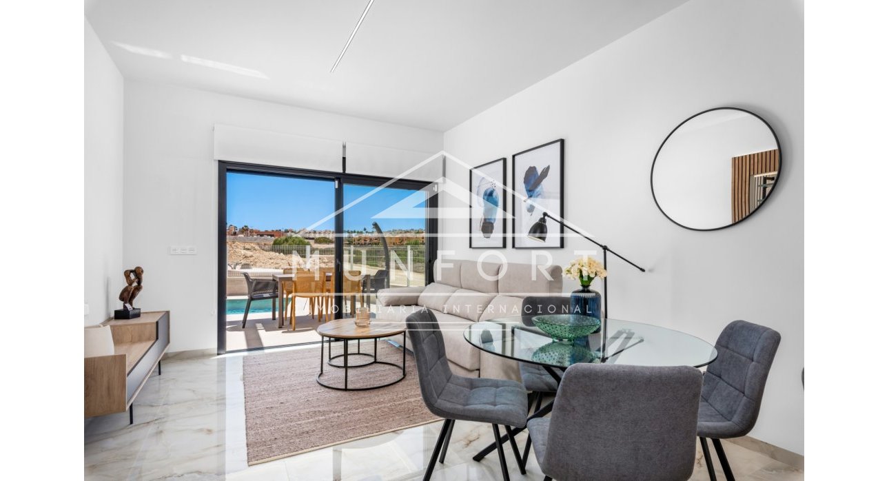 Resale - Villas -
Algorfa